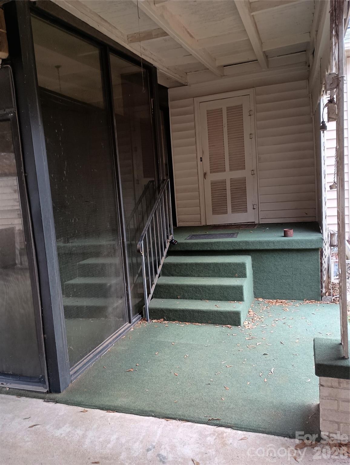 1303 W Dixon Boulevard — Shelby