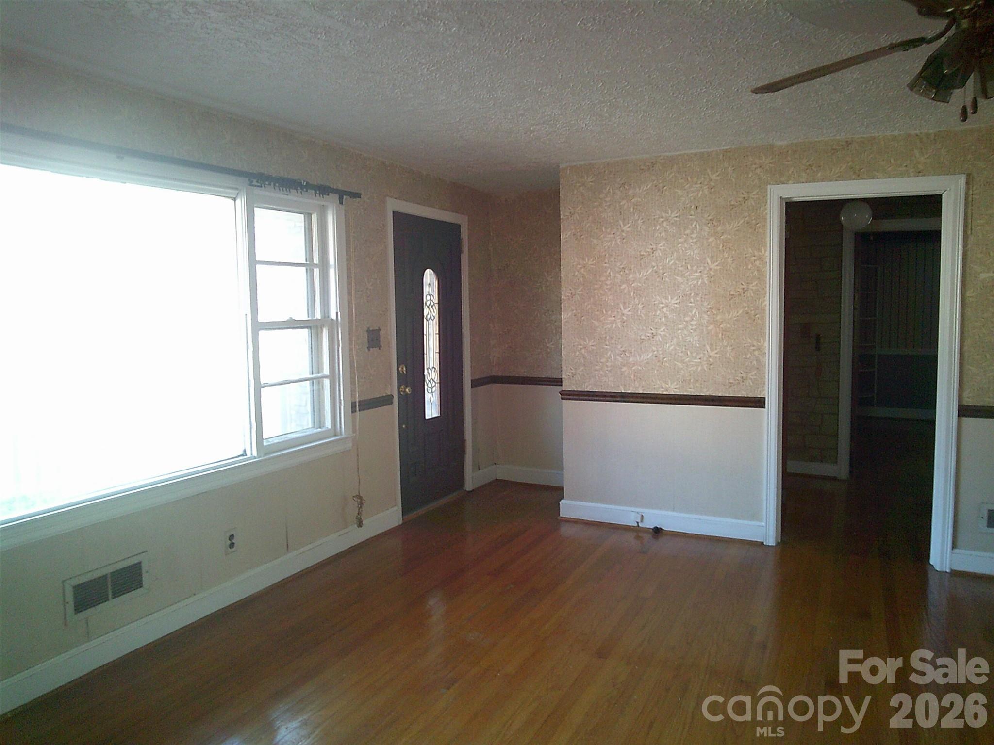 1303 W Dixon Boulevard — Shelby
