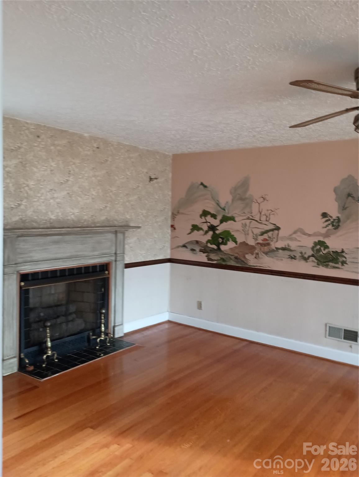 1303 W Dixon Boulevard — Shelby