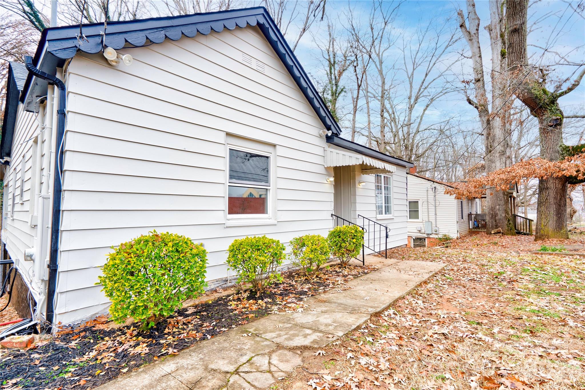 704 Earl Road — Shelby