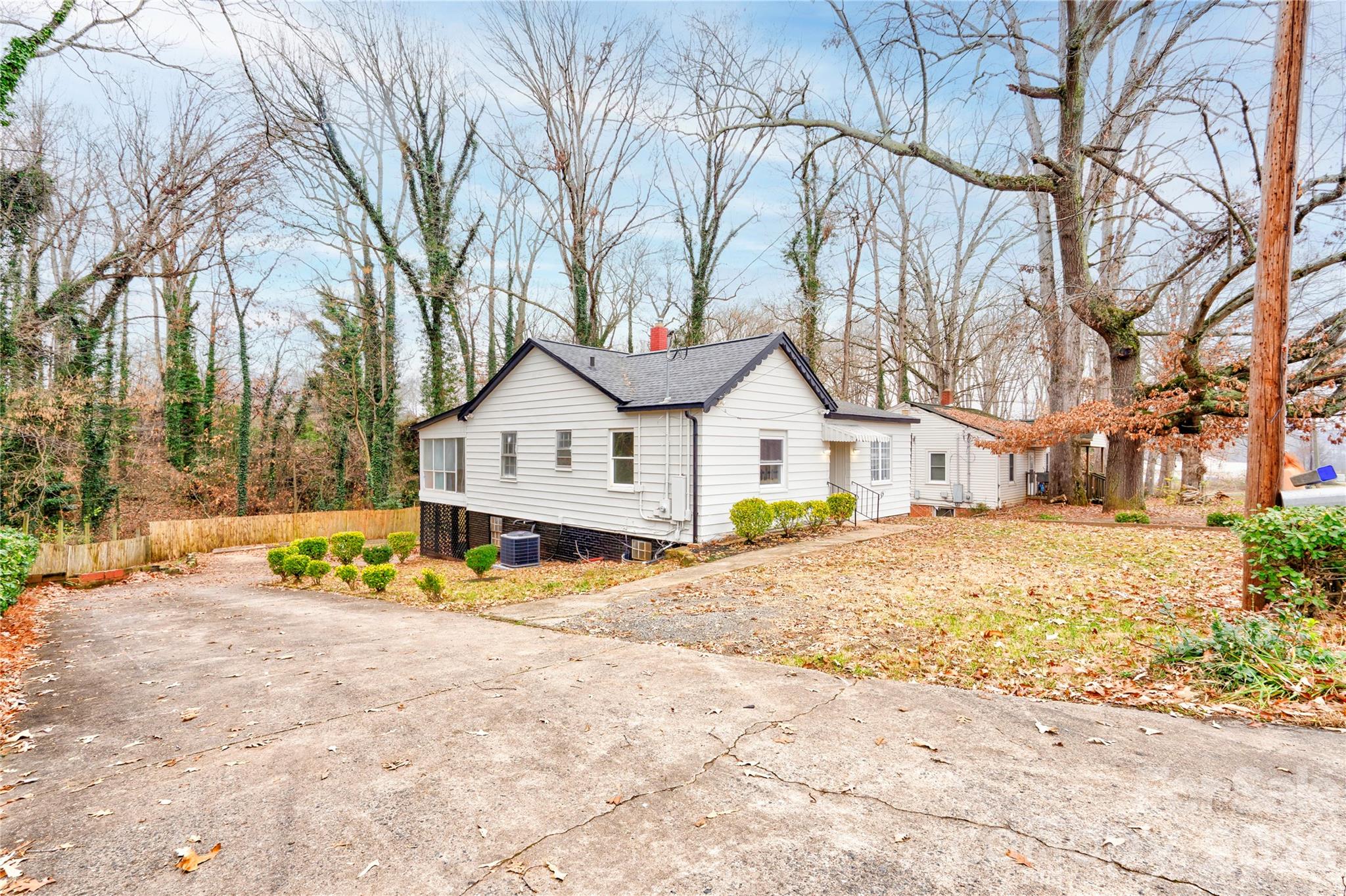 704 Earl Road — Shelby