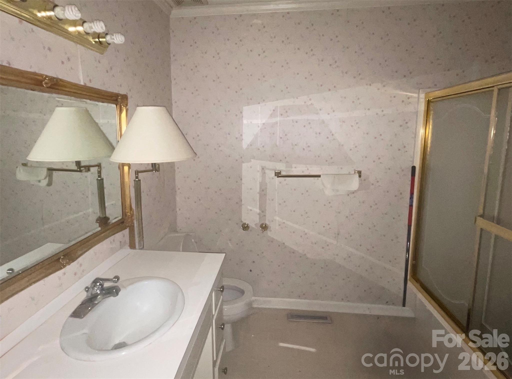 822 Westminster Circle SW — Lenoir