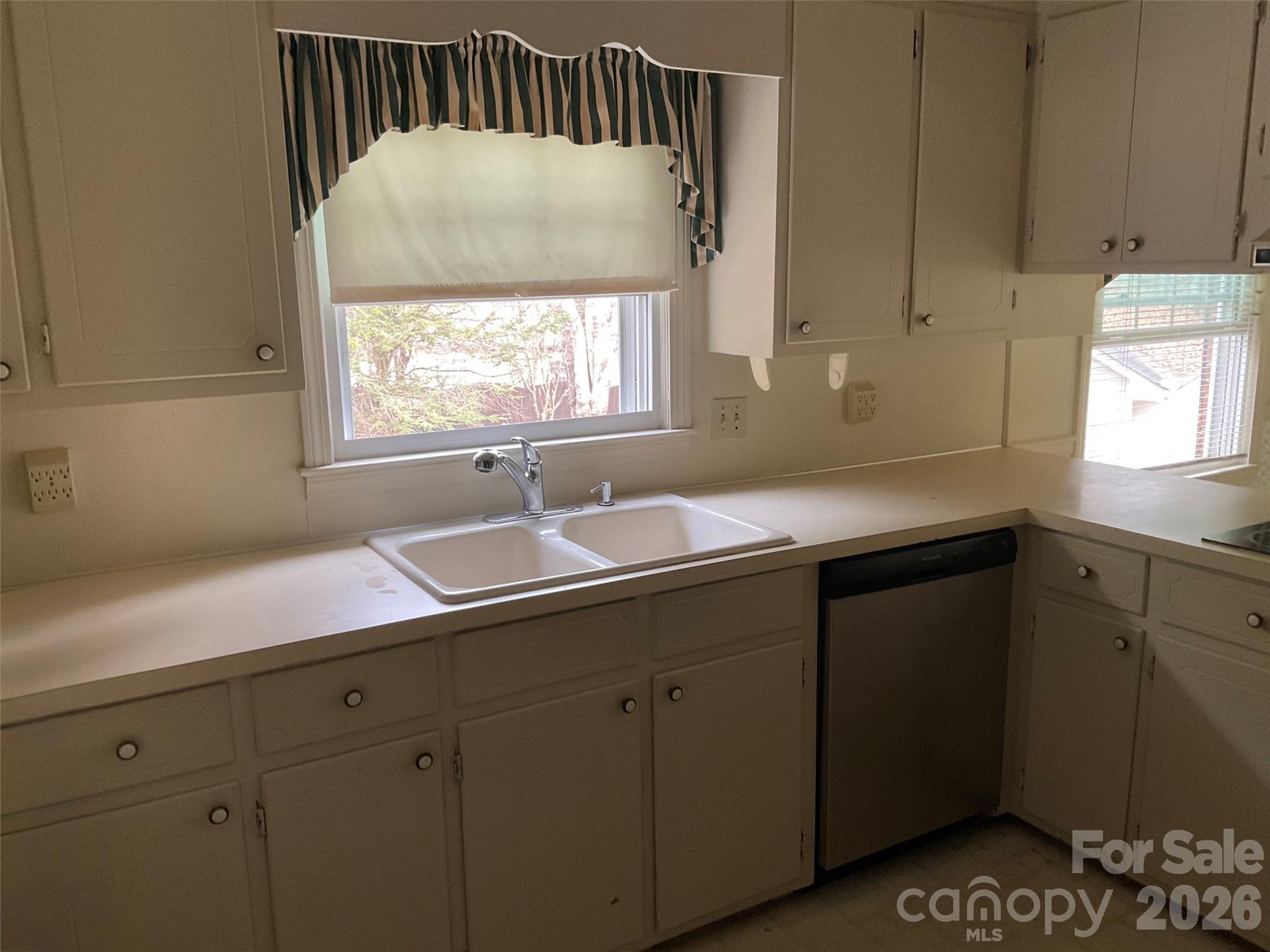 822 Westminster Circle SW — Lenoir