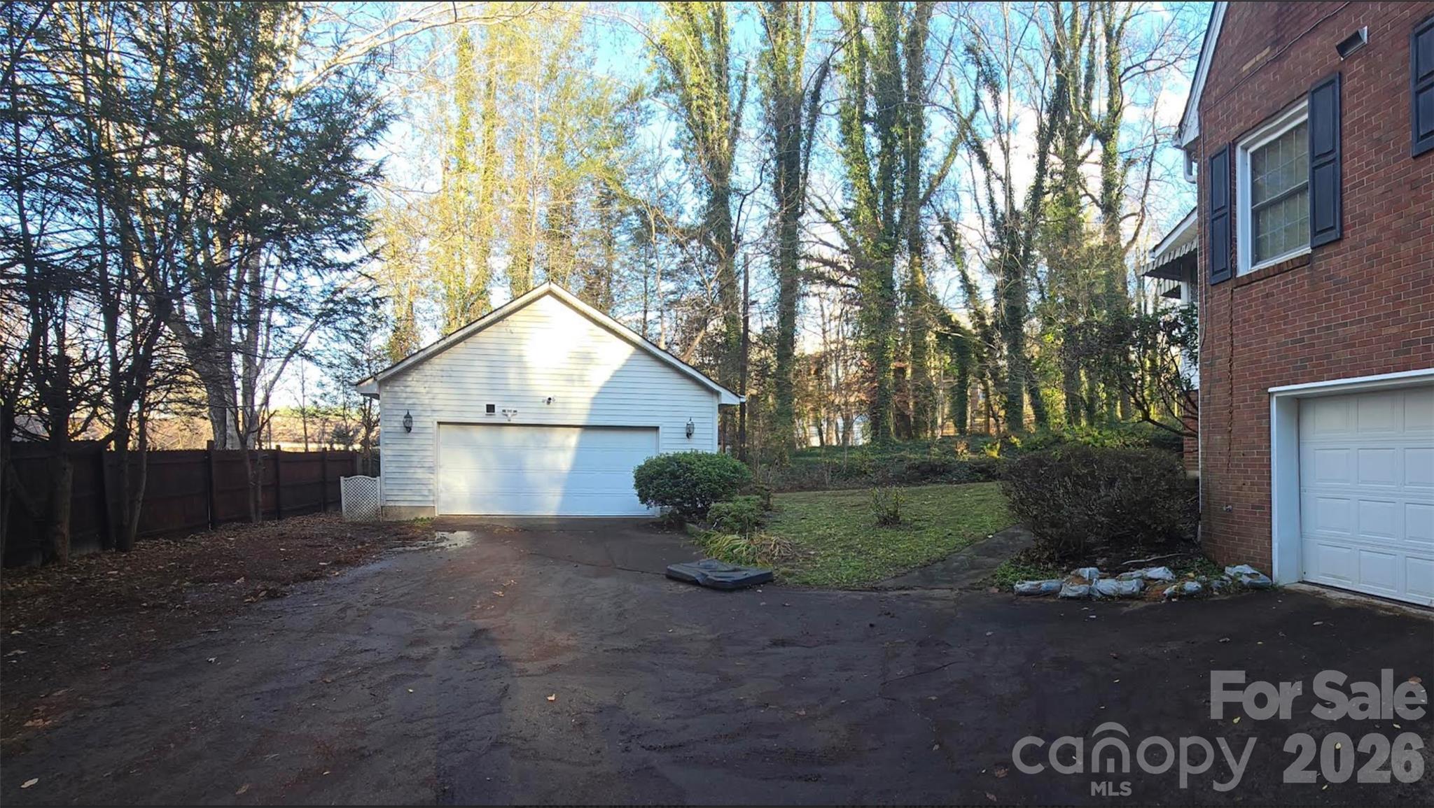 822 Westminster Circle SW — Lenoir
