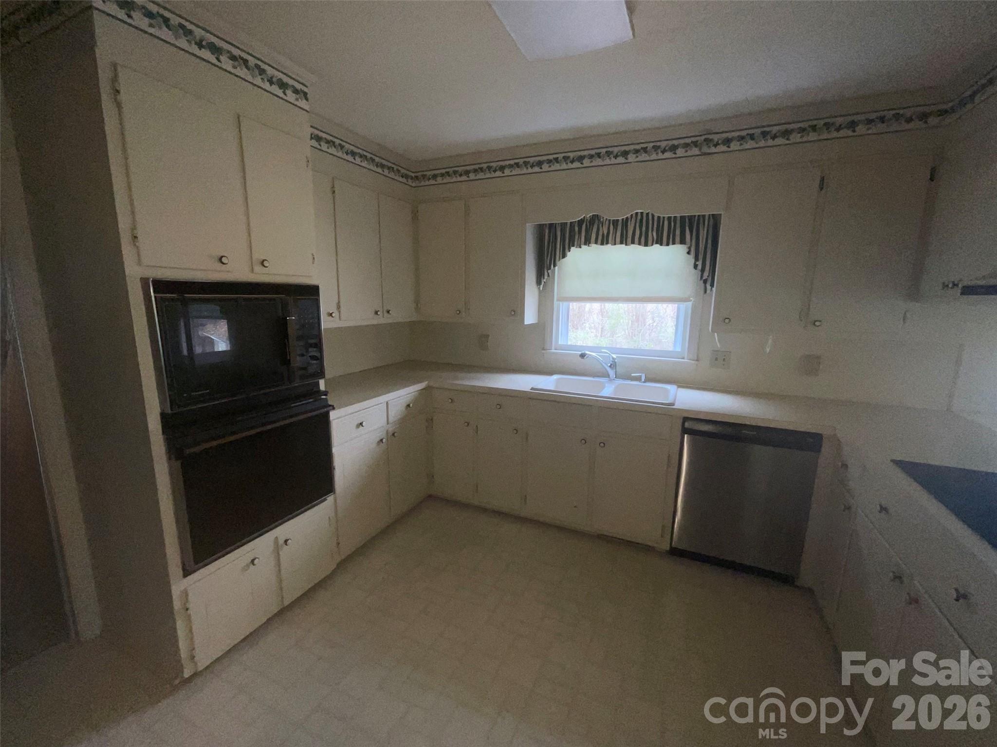 822 Westminster Circle SW — Lenoir
