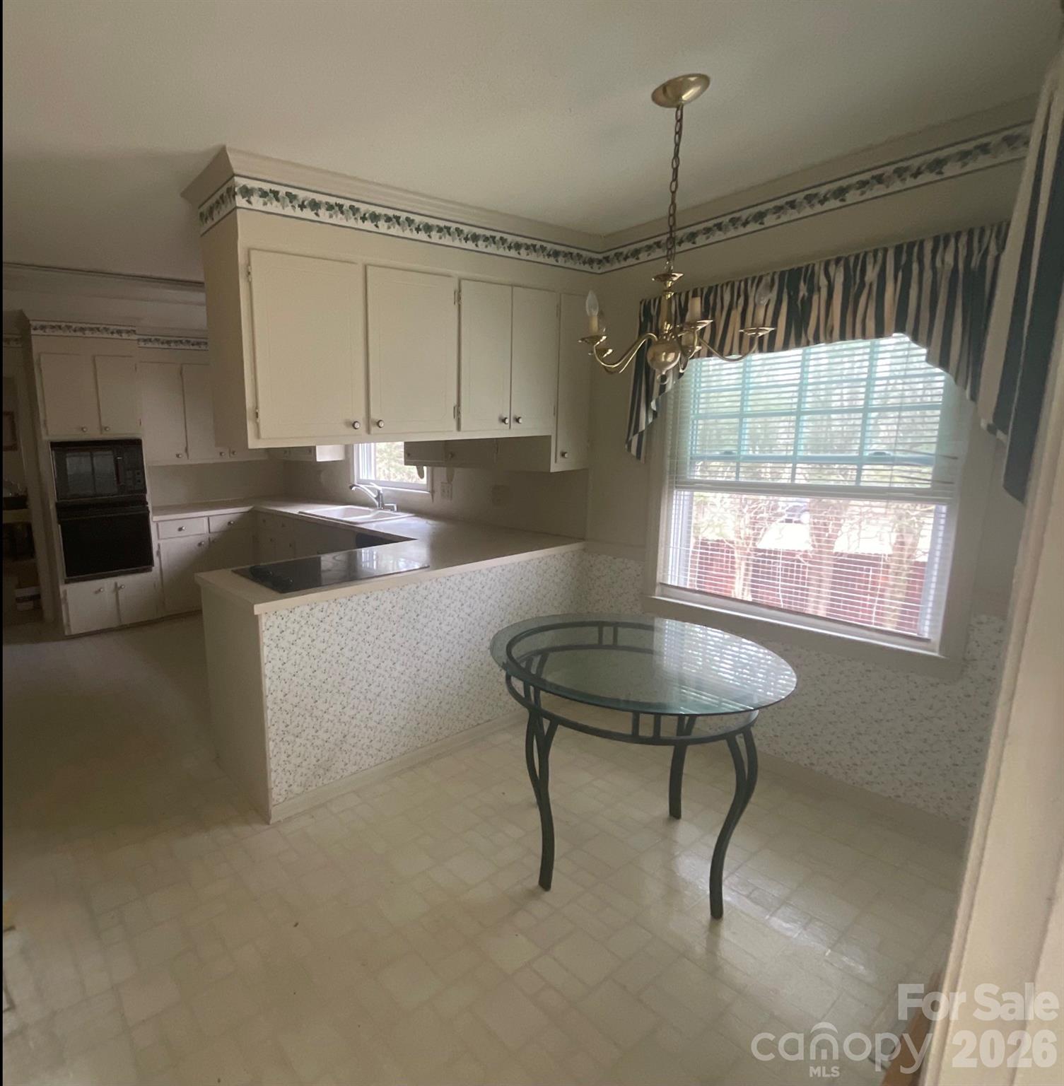 822 Westminster Circle SW — Lenoir