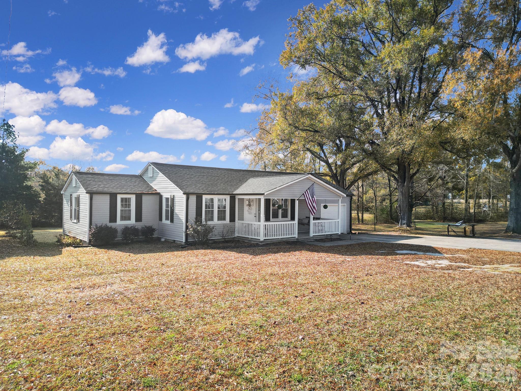 3104 Taxahaw Road — Lancaster