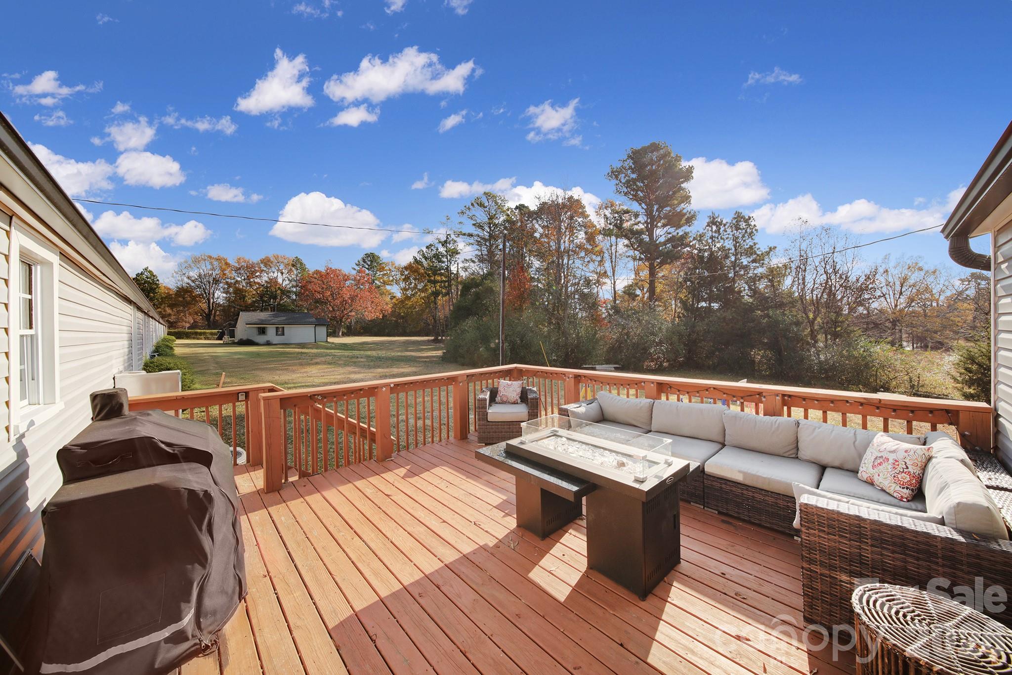 3104 Taxahaw Road — Lancaster