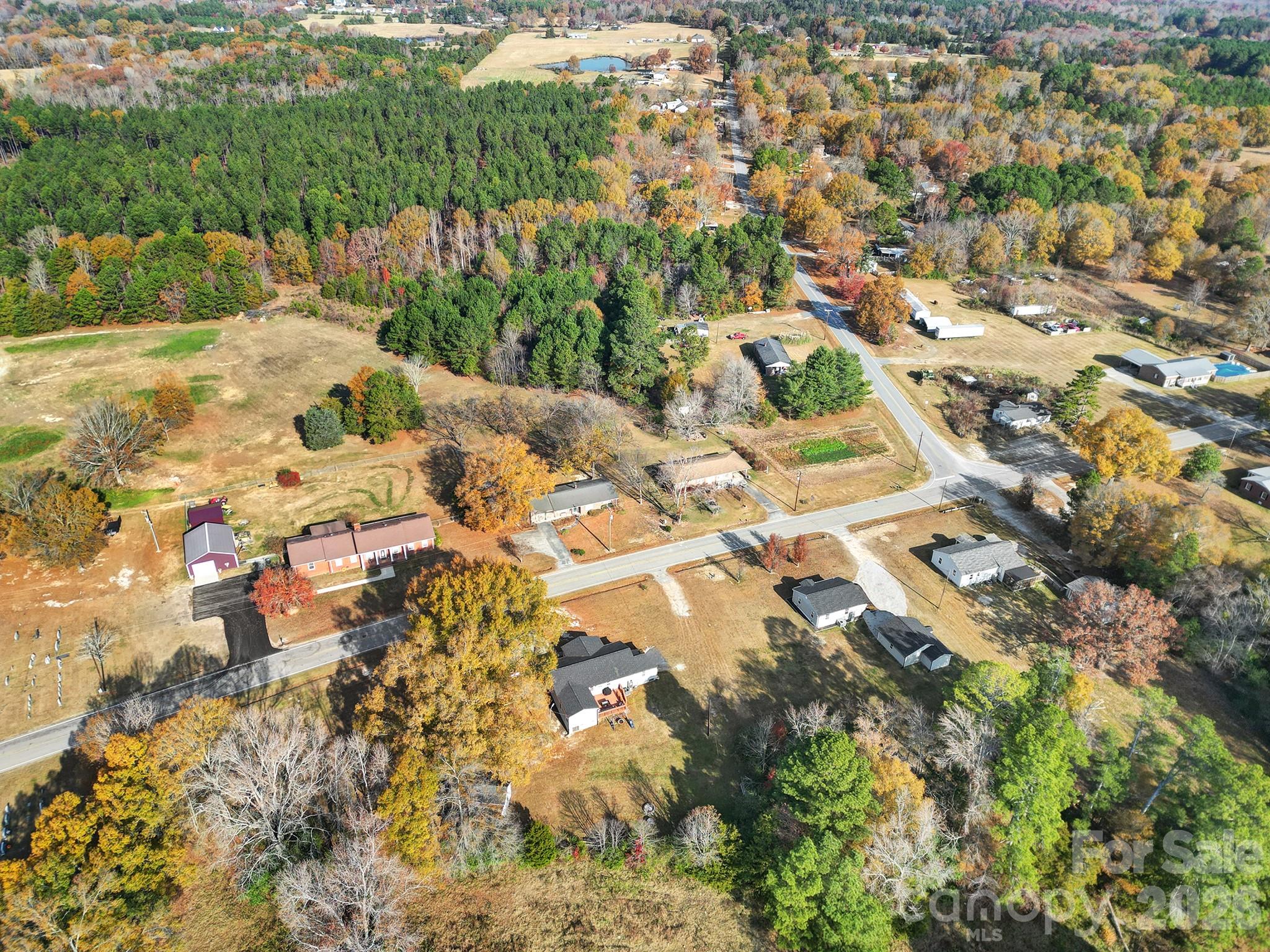 3104 Taxahaw Road — Lancaster