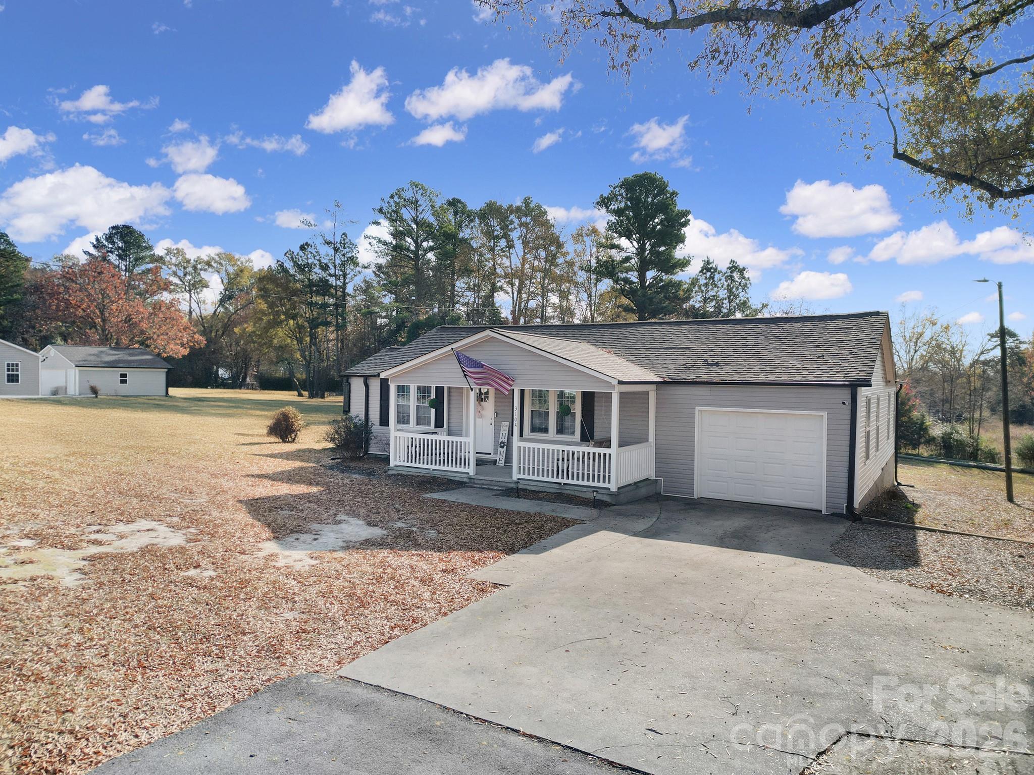 3104 Taxahaw Road — Lancaster