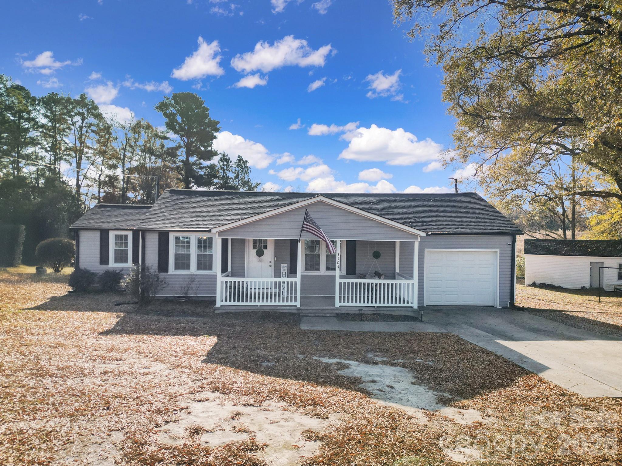 3104 Taxahaw Road — Lancaster