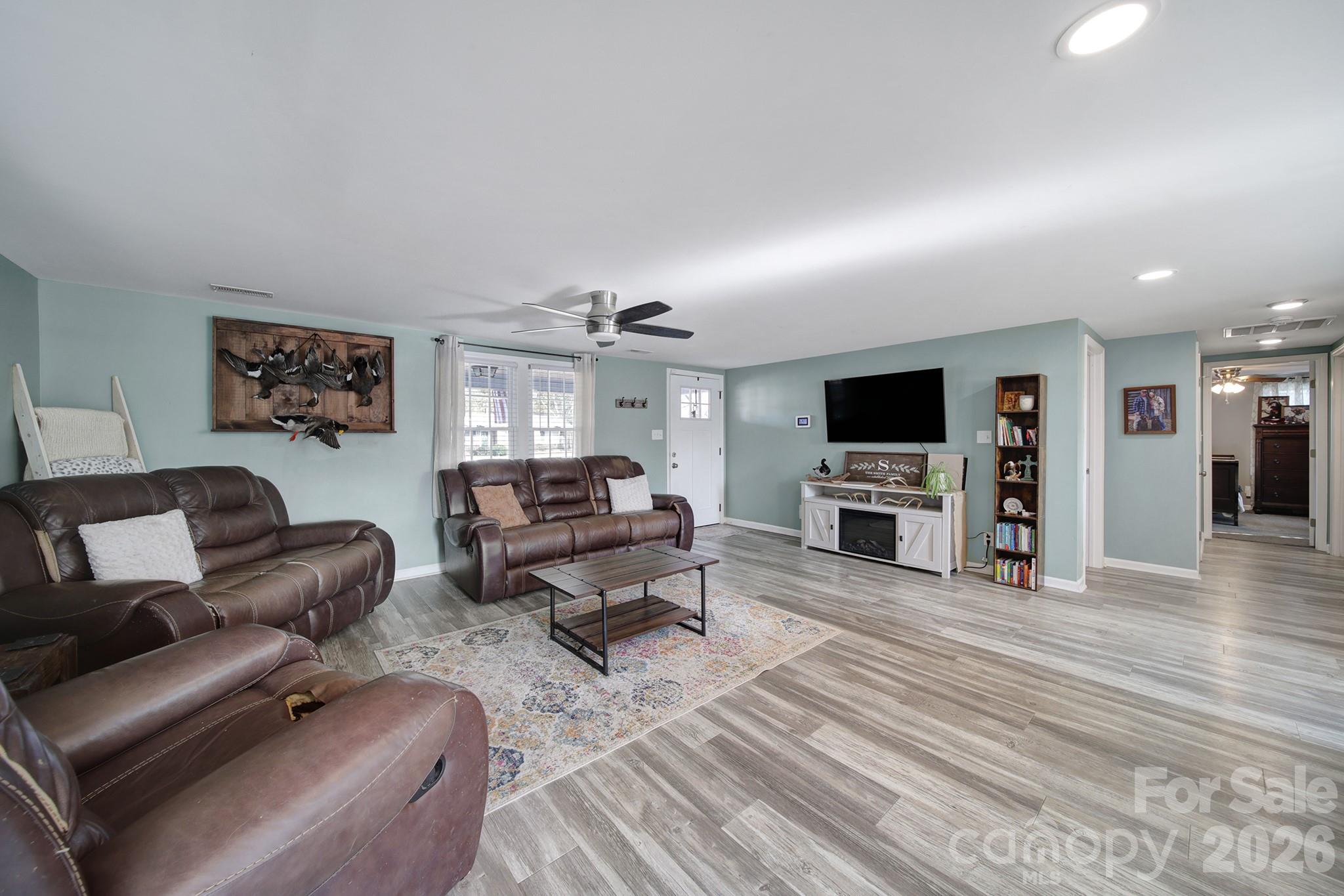 3104 Taxahaw Road — Lancaster