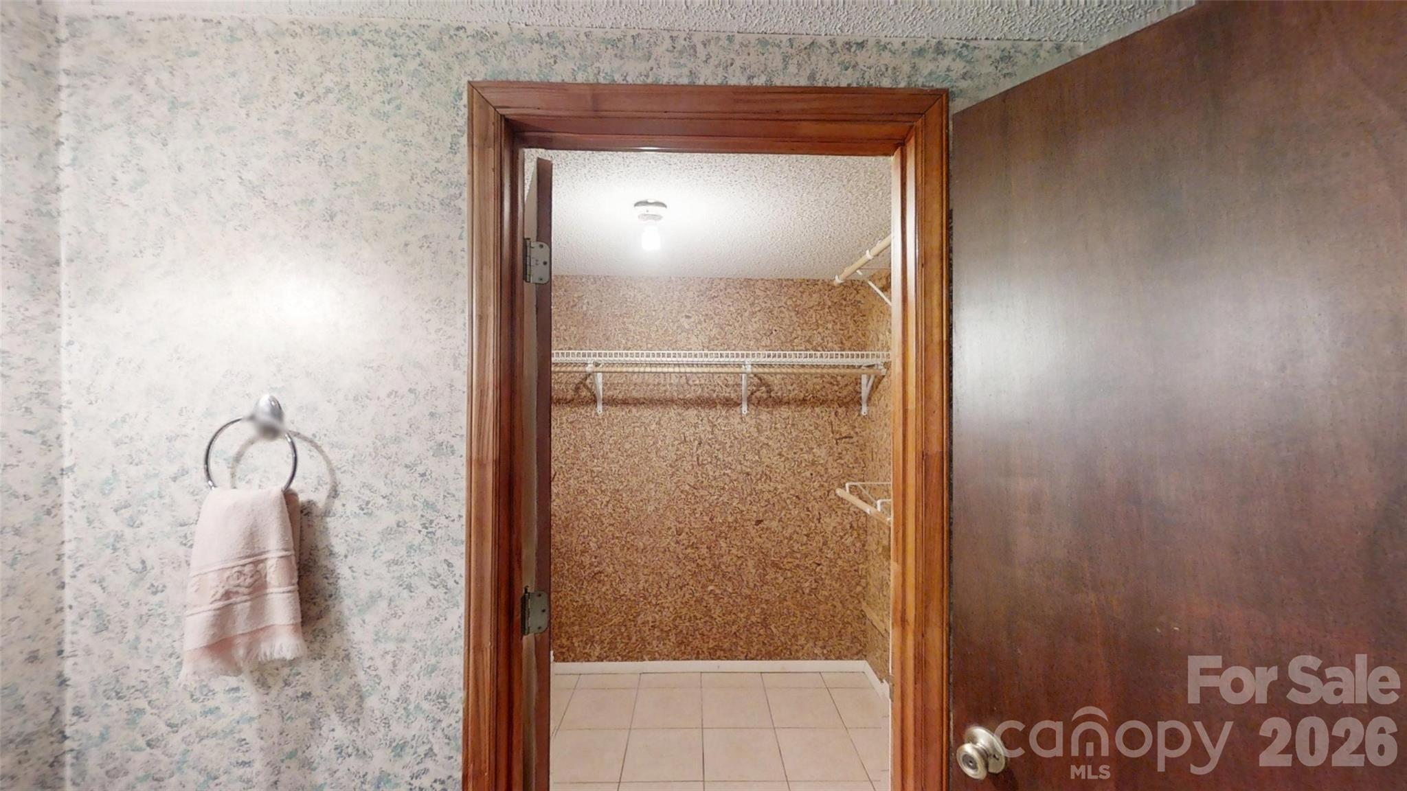 707 Lickskillet Road — Burnsville