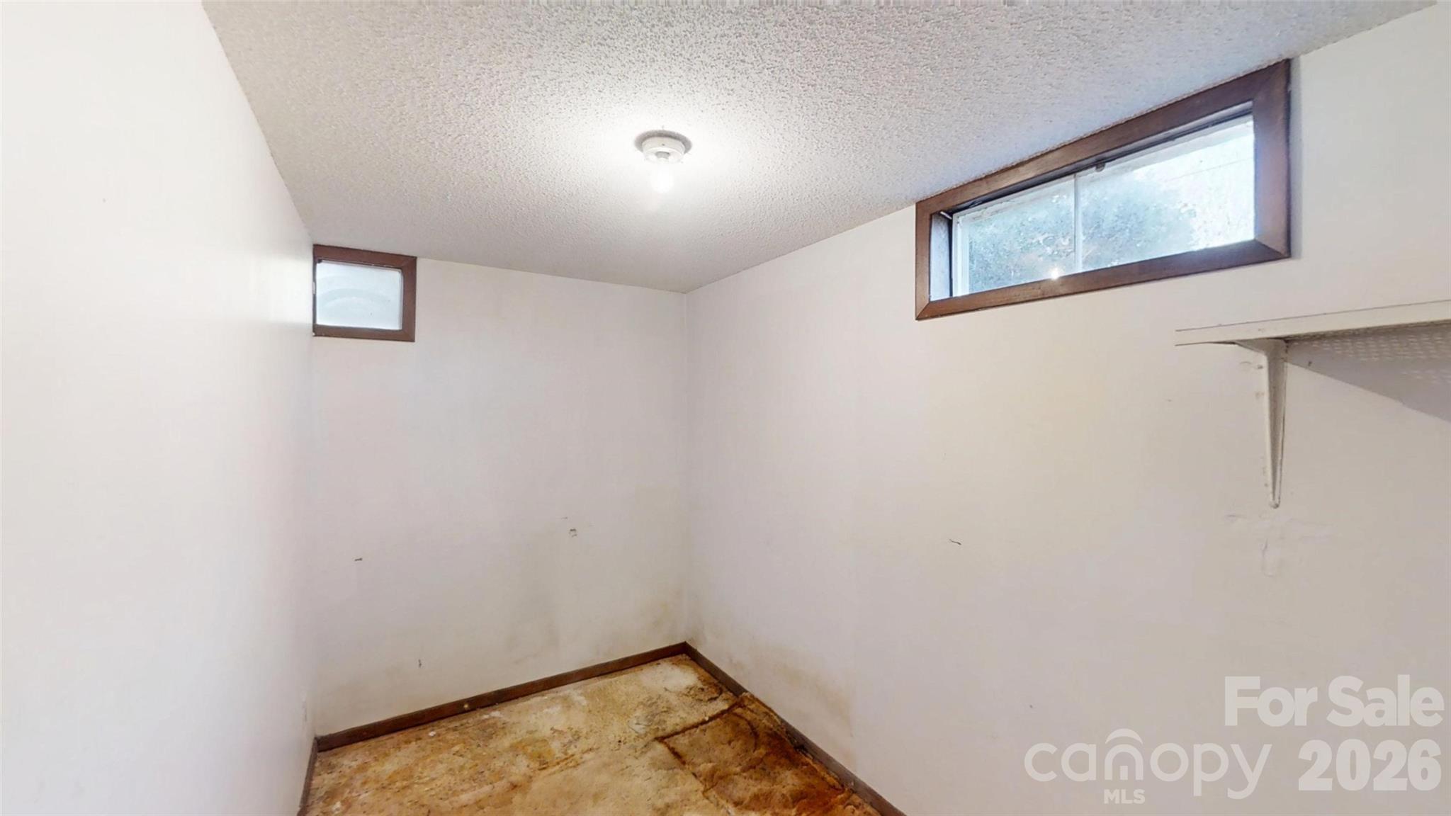 707 Lickskillet Road — Burnsville