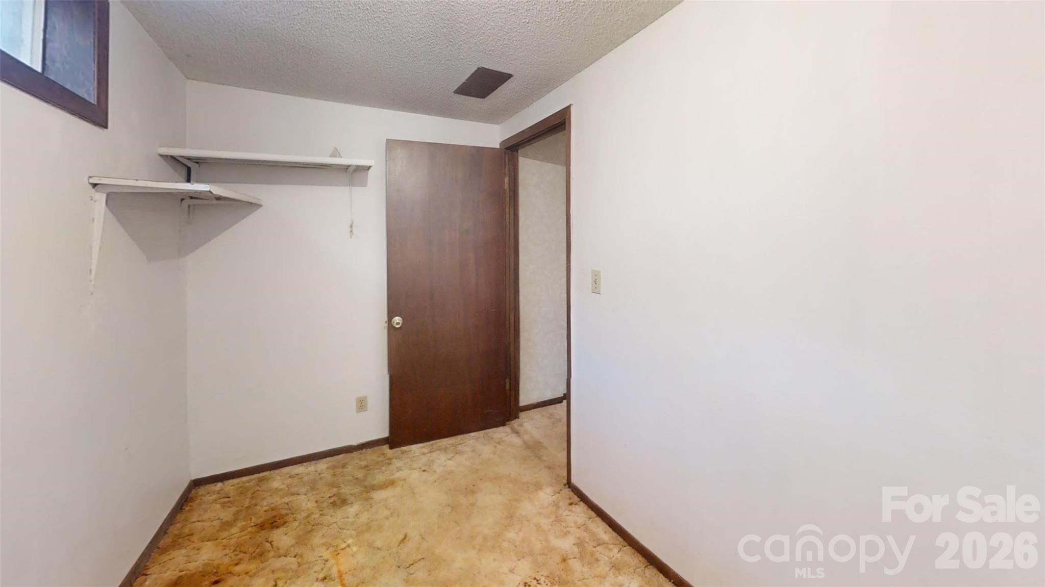 707 Lickskillet Road — Burnsville