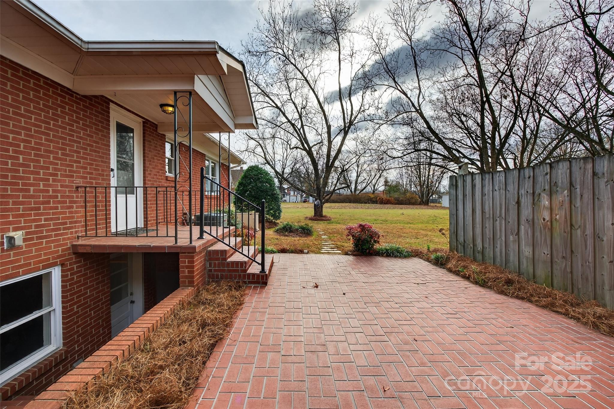 337 W Main Street — Rockwell