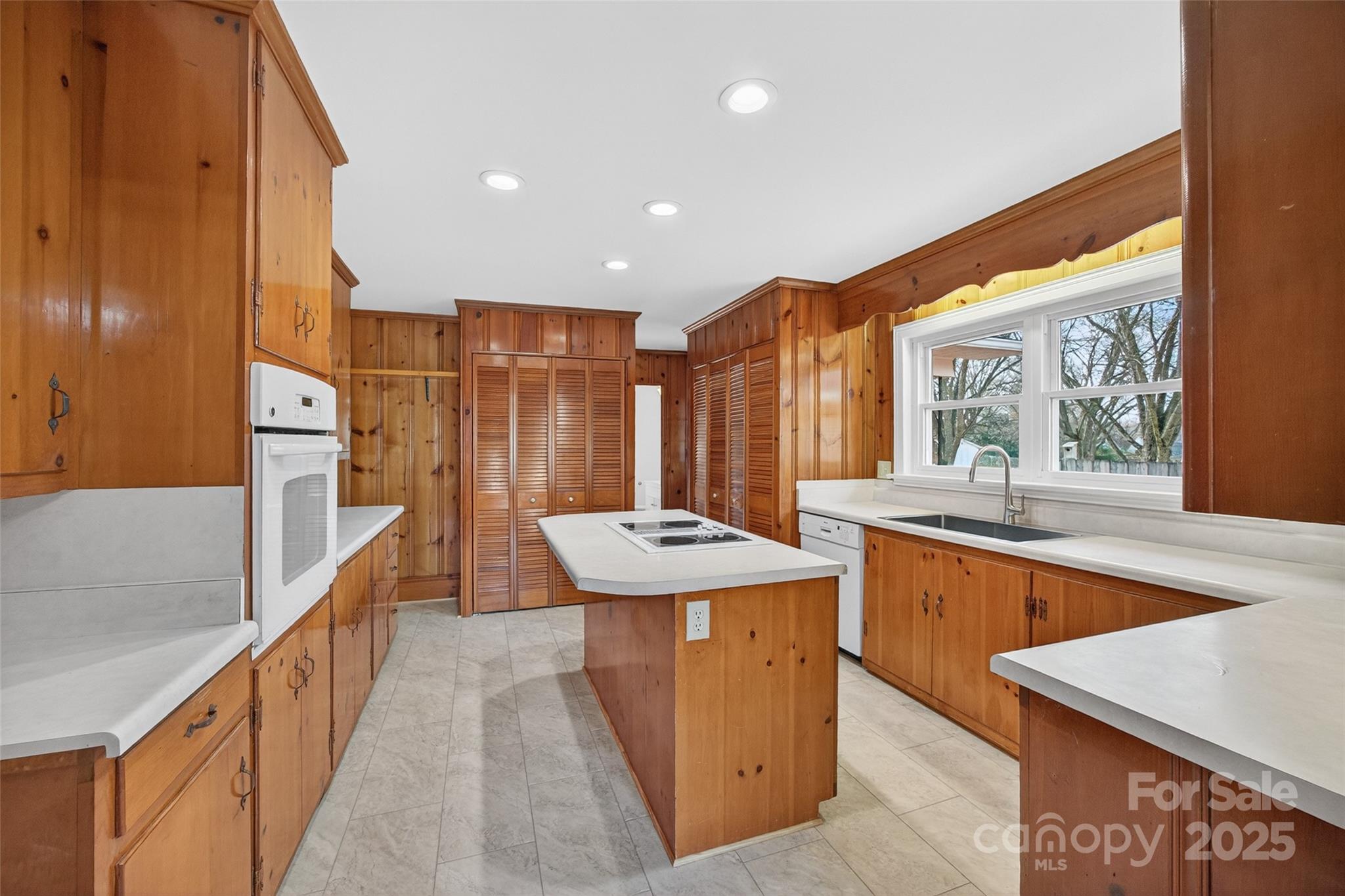 337 W Main Street — Rockwell
