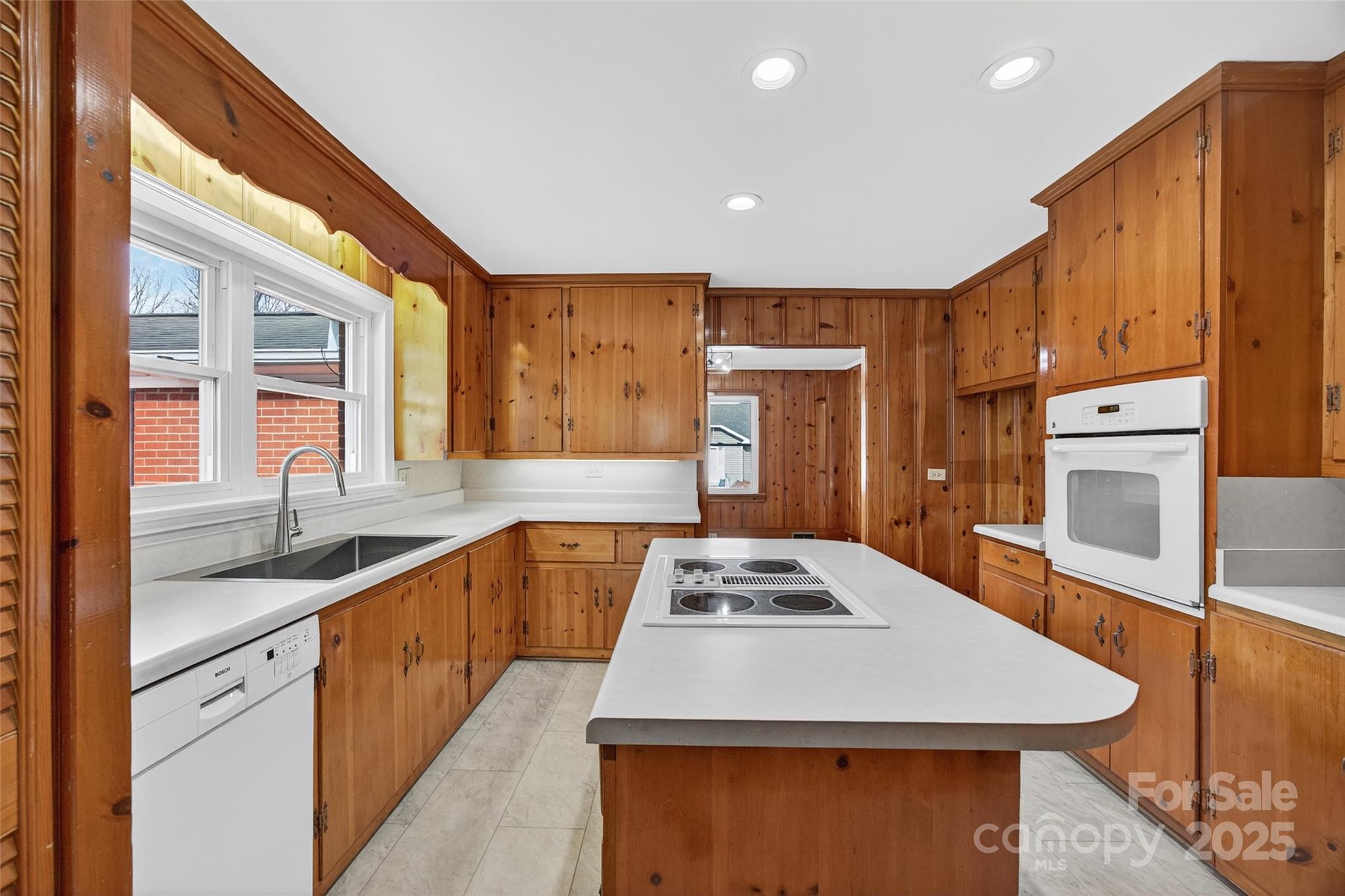 337 W Main Street — Rockwell