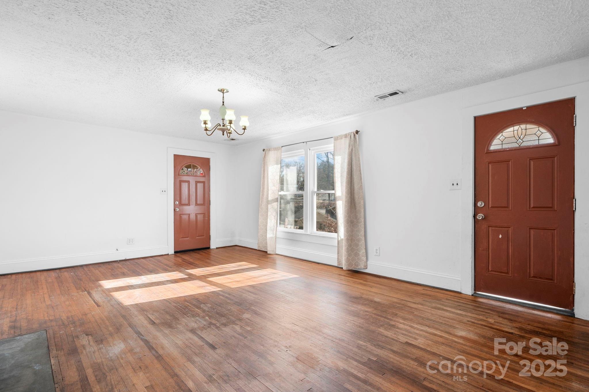 1606 Poplar Street NW — Lenoir