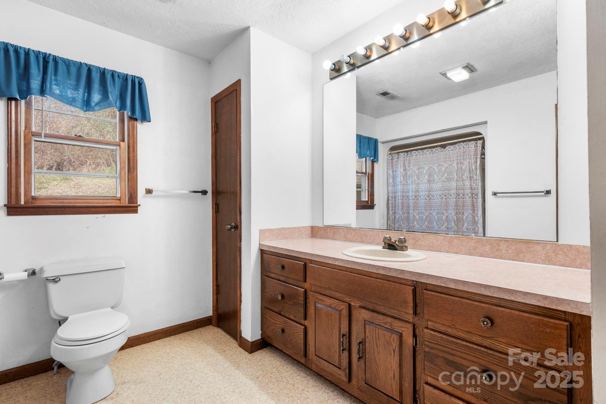 1606 Poplar Street NW — Lenoir