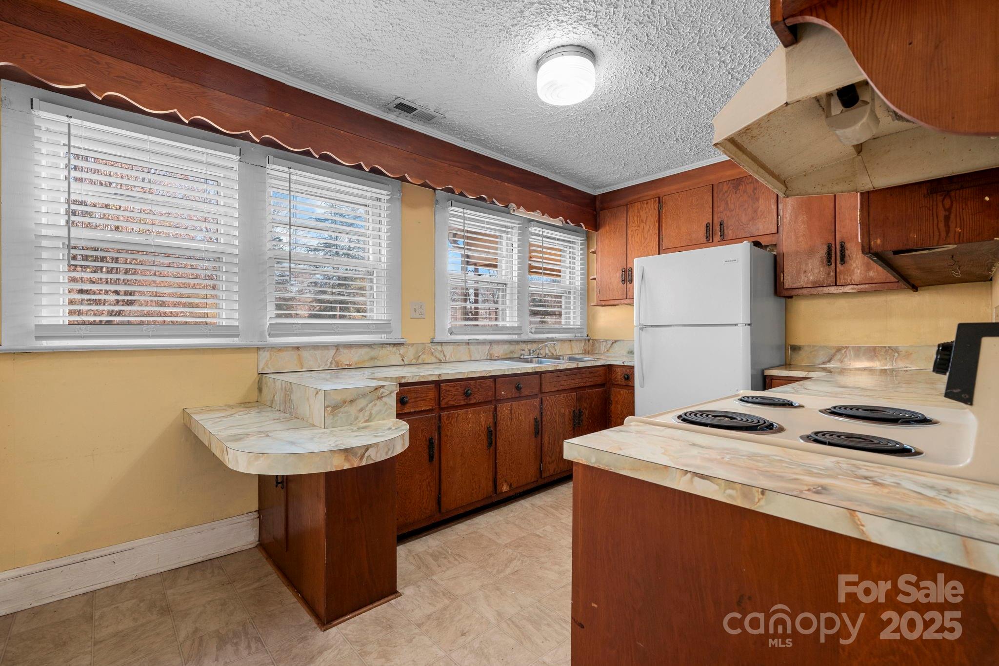 1606 Poplar Street NW — Lenoir