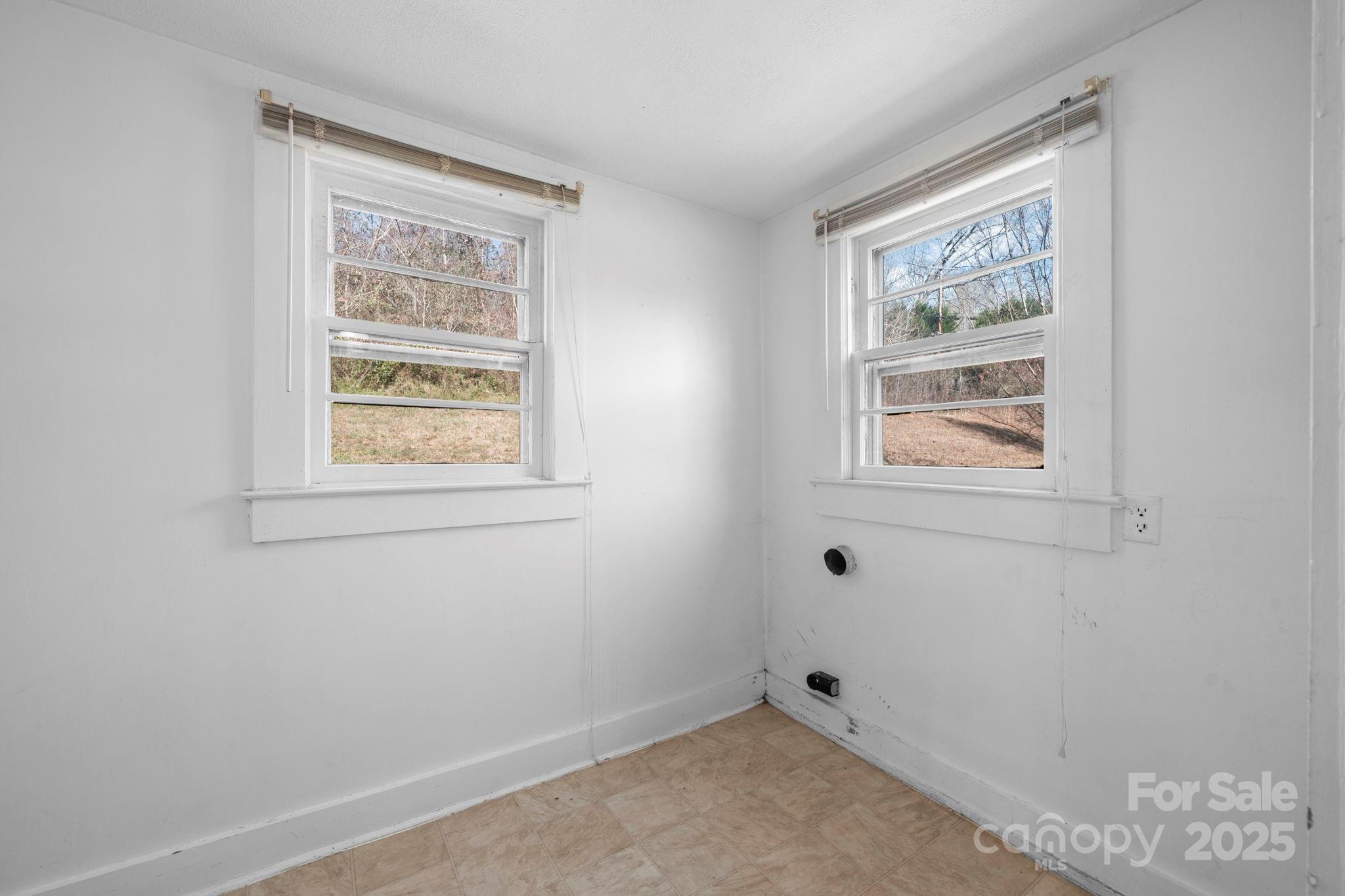 1606 Poplar Street NW — Lenoir
