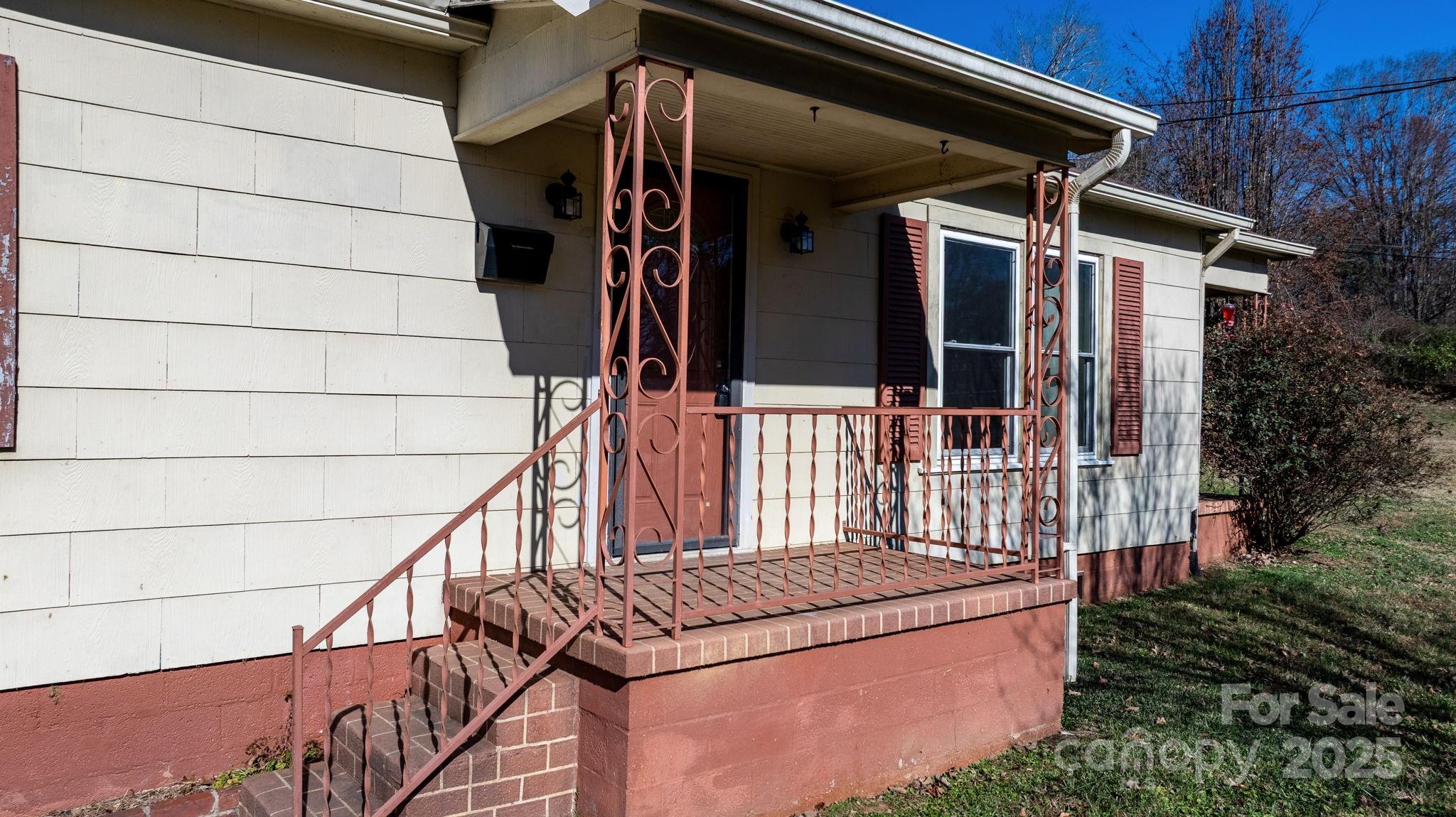 1606 Poplar Street NW — Lenoir