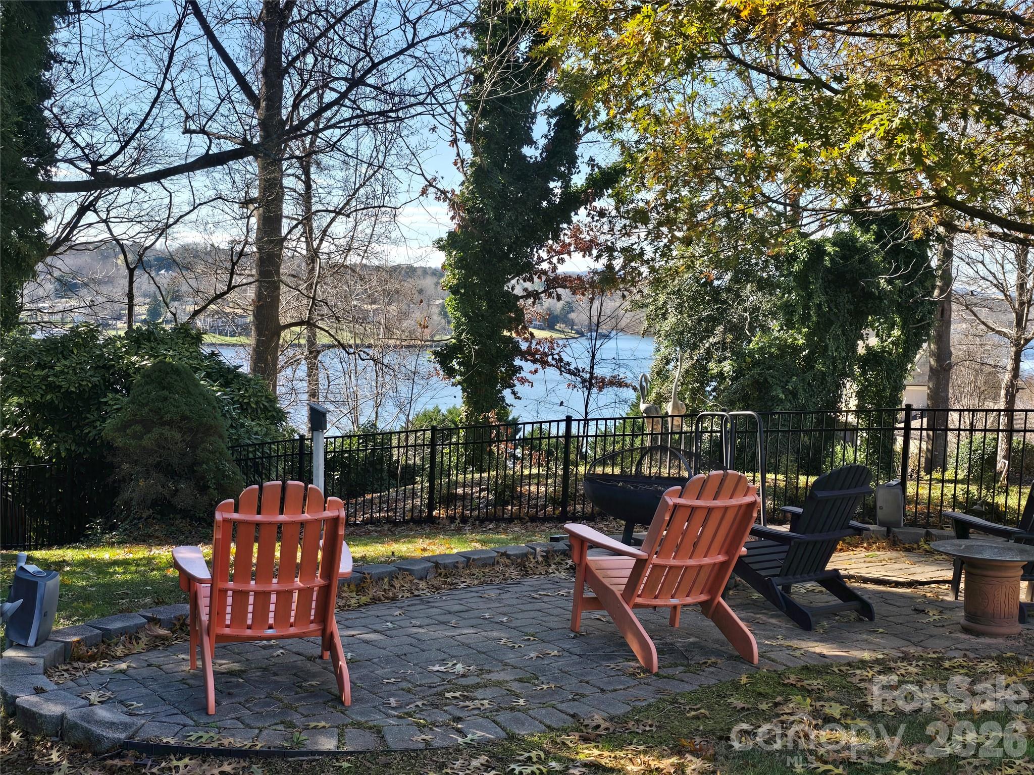 40 Shipwatch Drive — Hickory