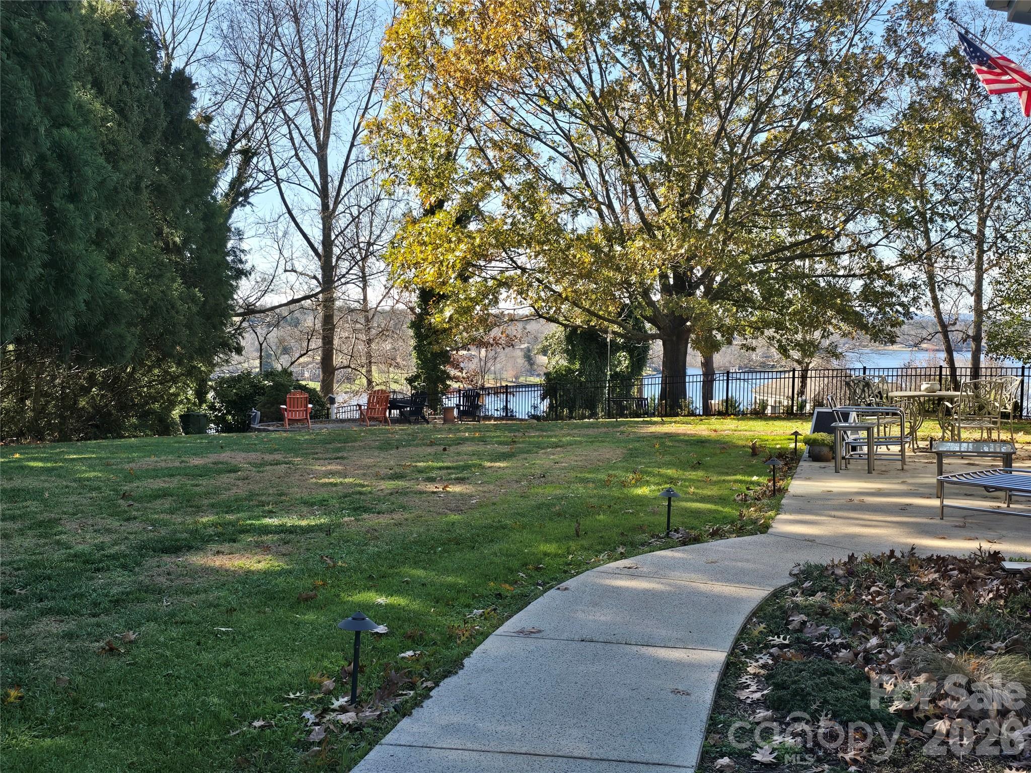 40 Shipwatch Drive — Hickory