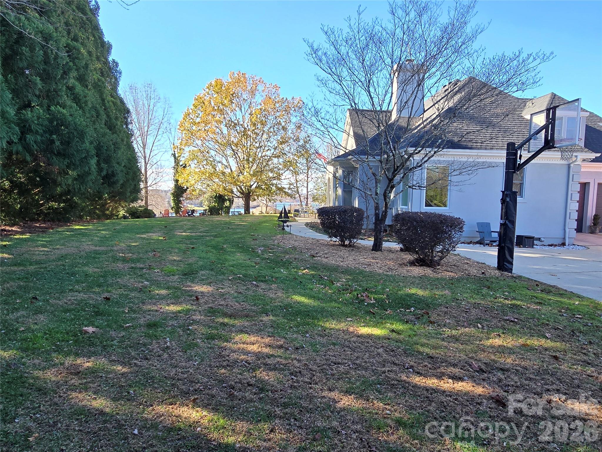 40 Shipwatch Drive — Hickory