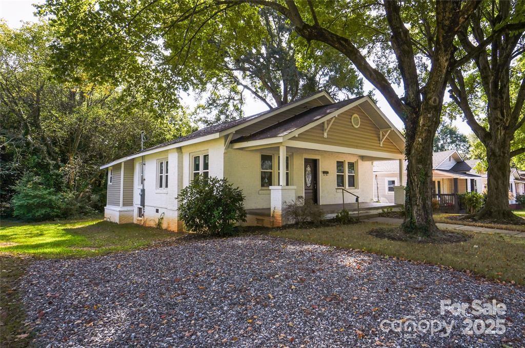 137 Woodlawn Drive — Statesville