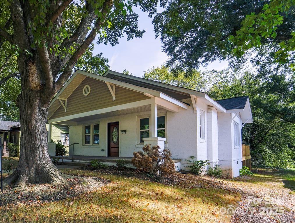 137 Woodlawn Drive — Statesville