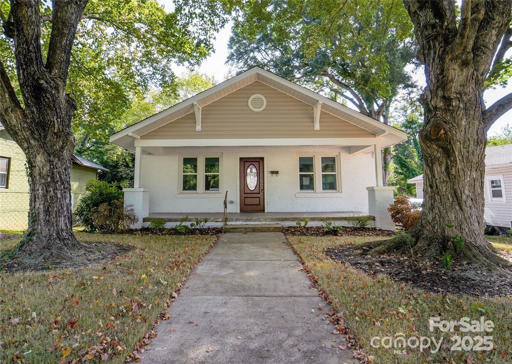 137 Woodlawn Drive — Statesville