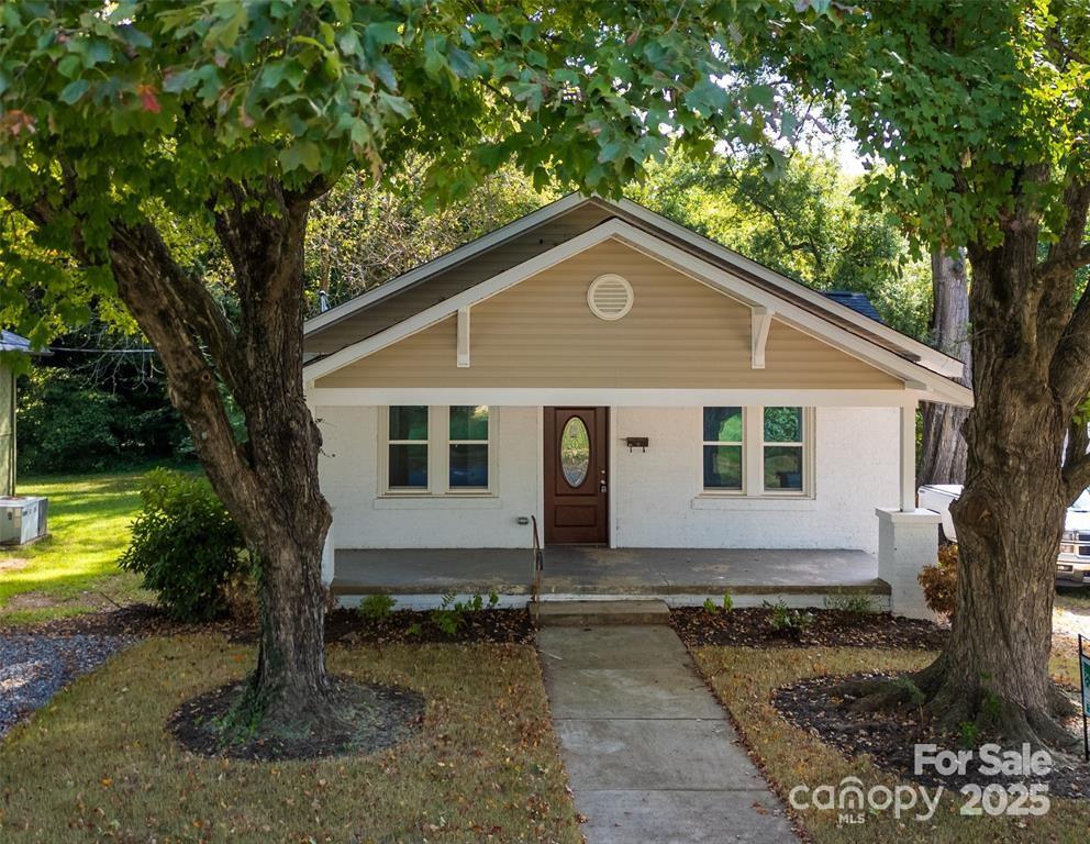 137 Woodlawn Drive — Statesville