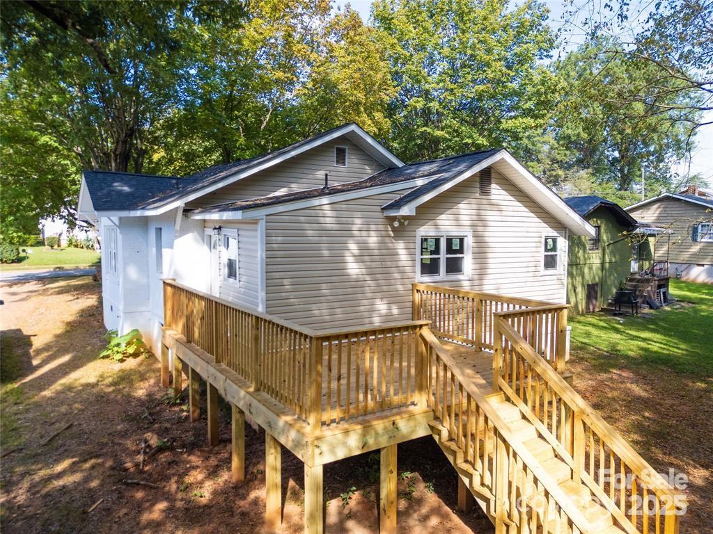 137 Woodlawn Drive — Statesville