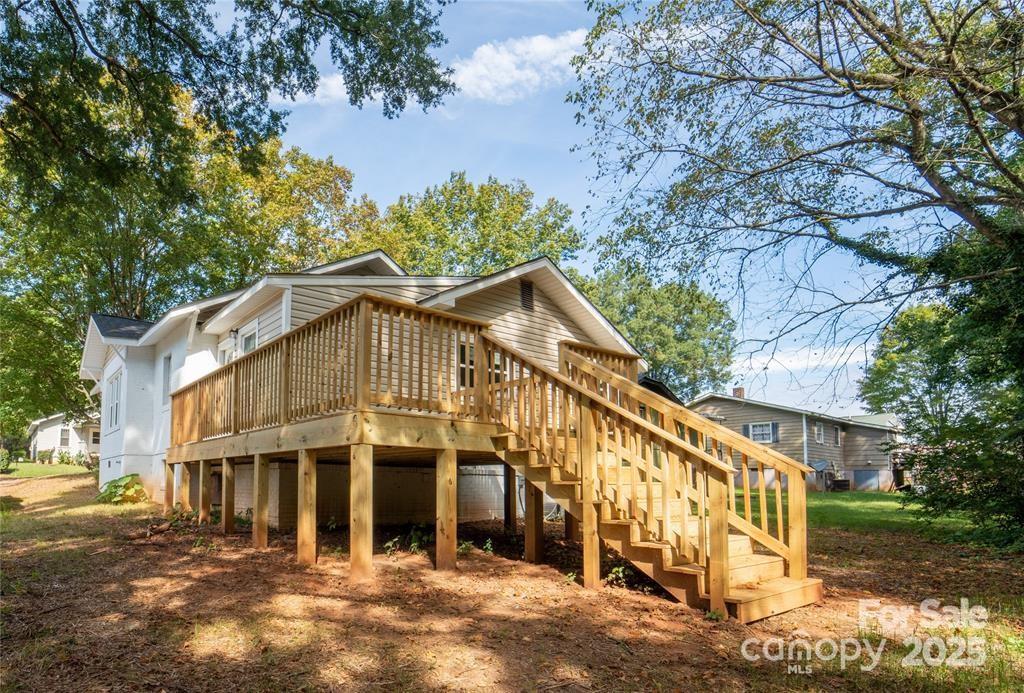 137 Woodlawn Drive — Statesville