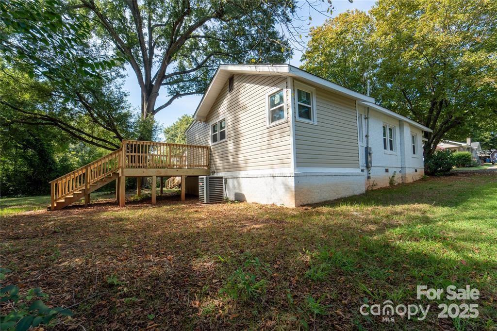 137 Woodlawn Drive — Statesville