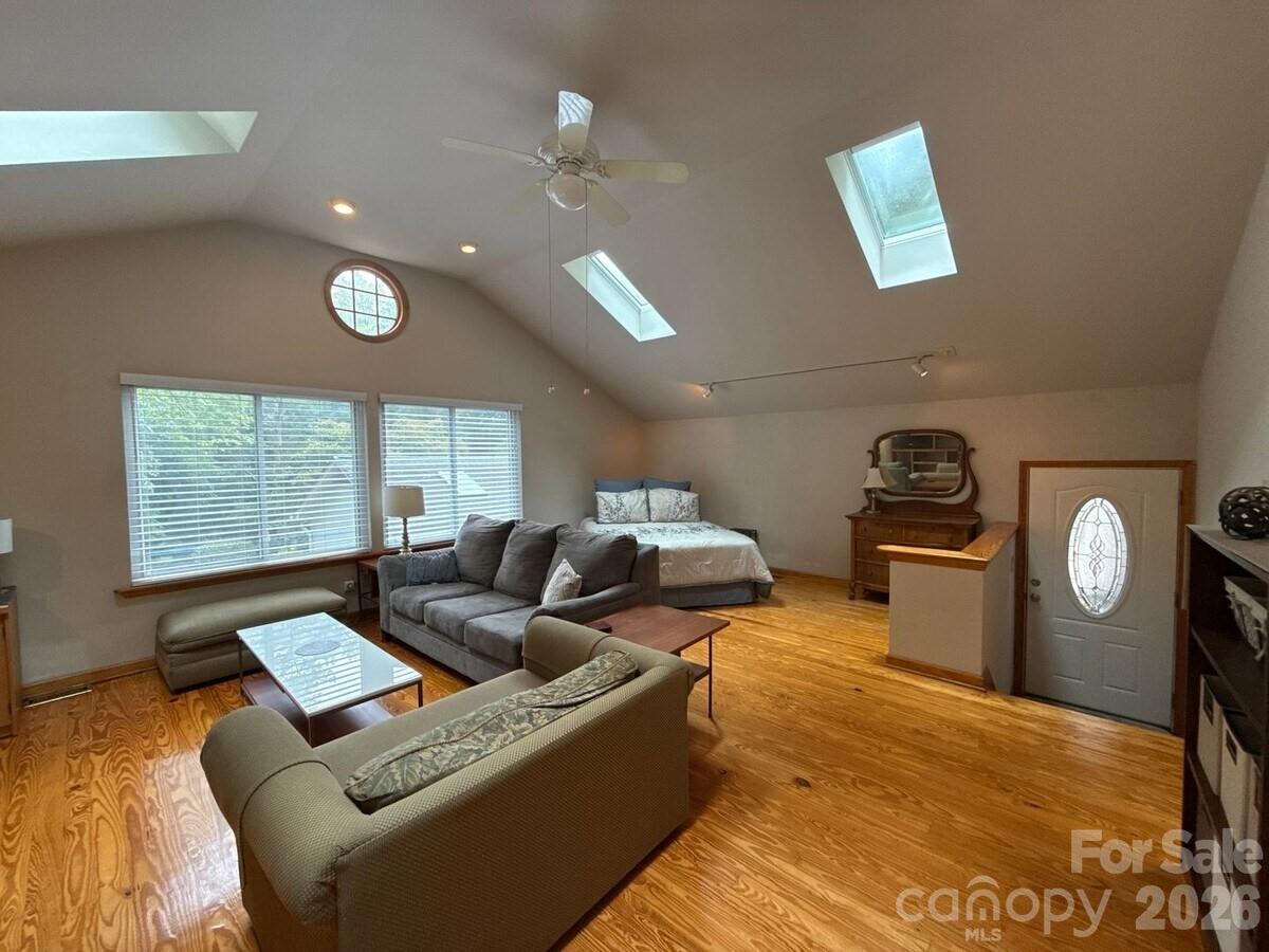 1330 Cedar Lane — Charlotte