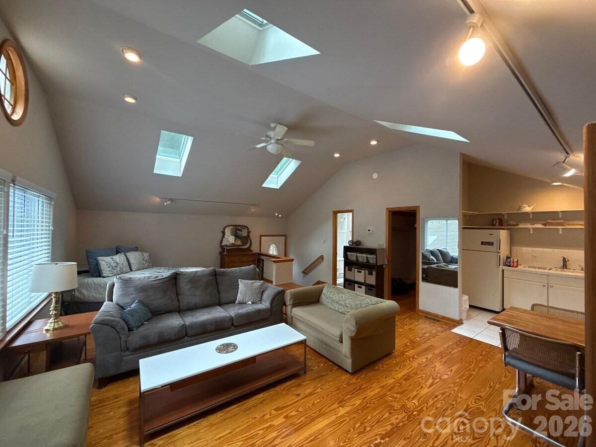 1330 Cedar Lane — Charlotte