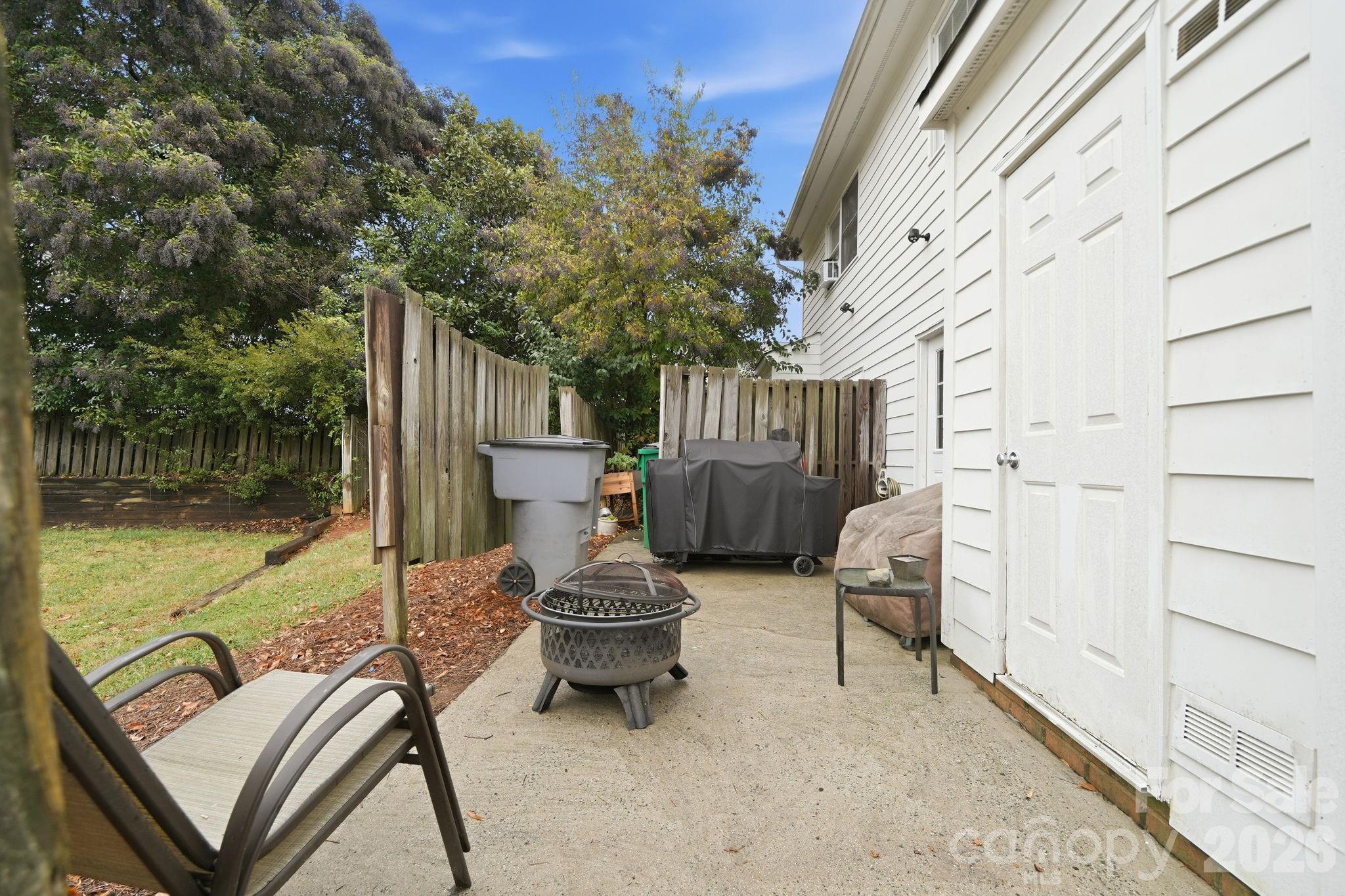 5918 Crape Myrtle Lane — Charlotte