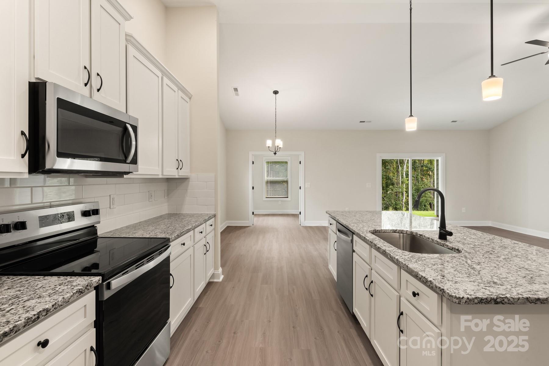 125 Colonial Reserve Avenue — Troutman