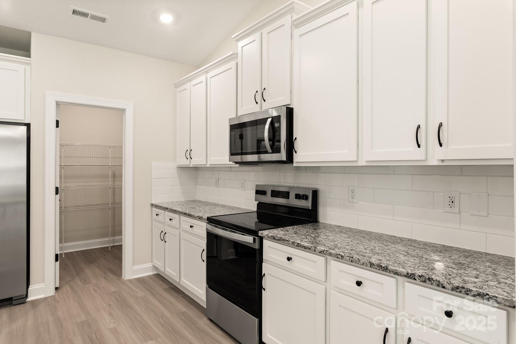 125 Colonial Reserve Avenue — Troutman