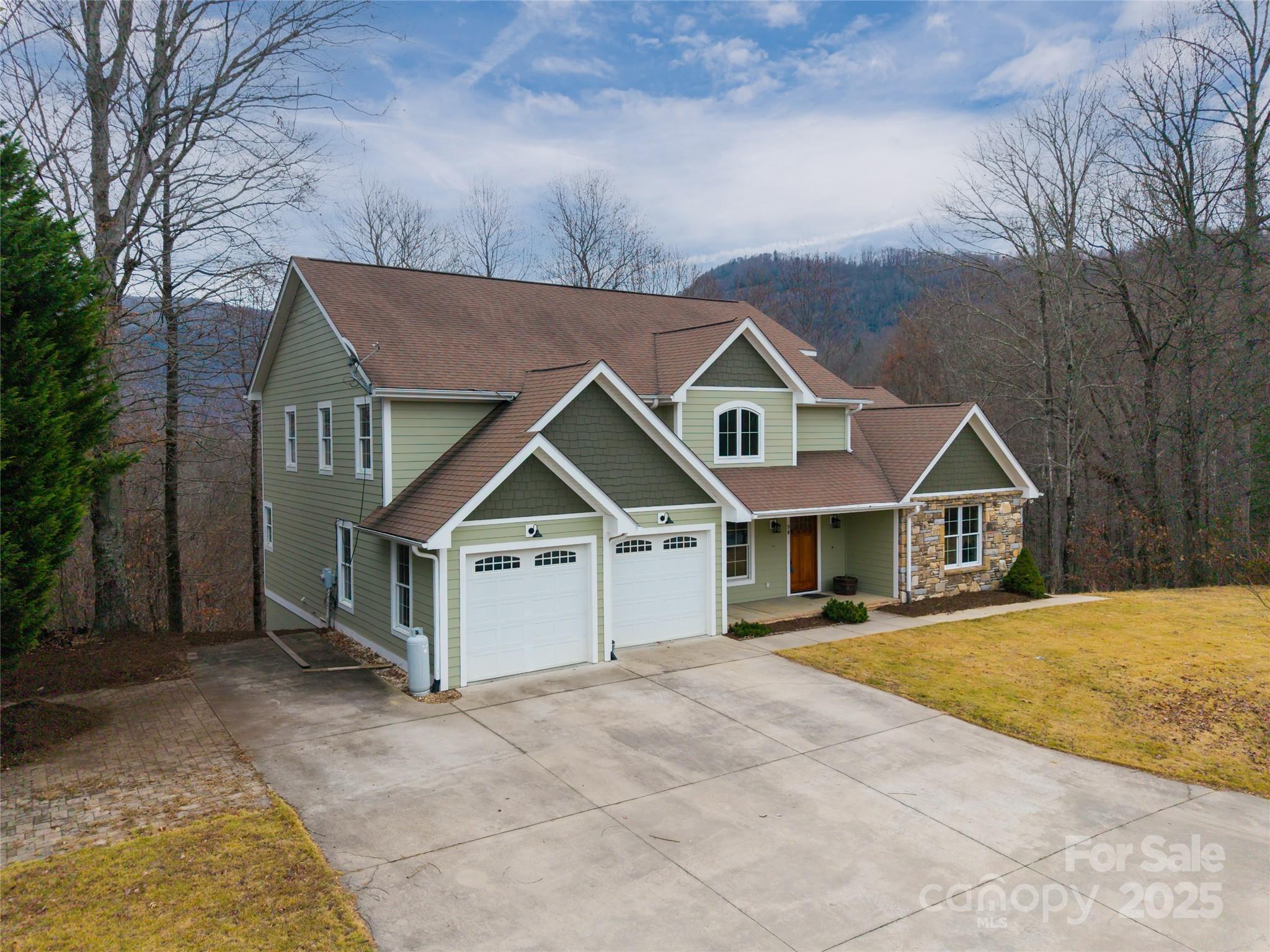 98 Sovereign Lane — Fairview