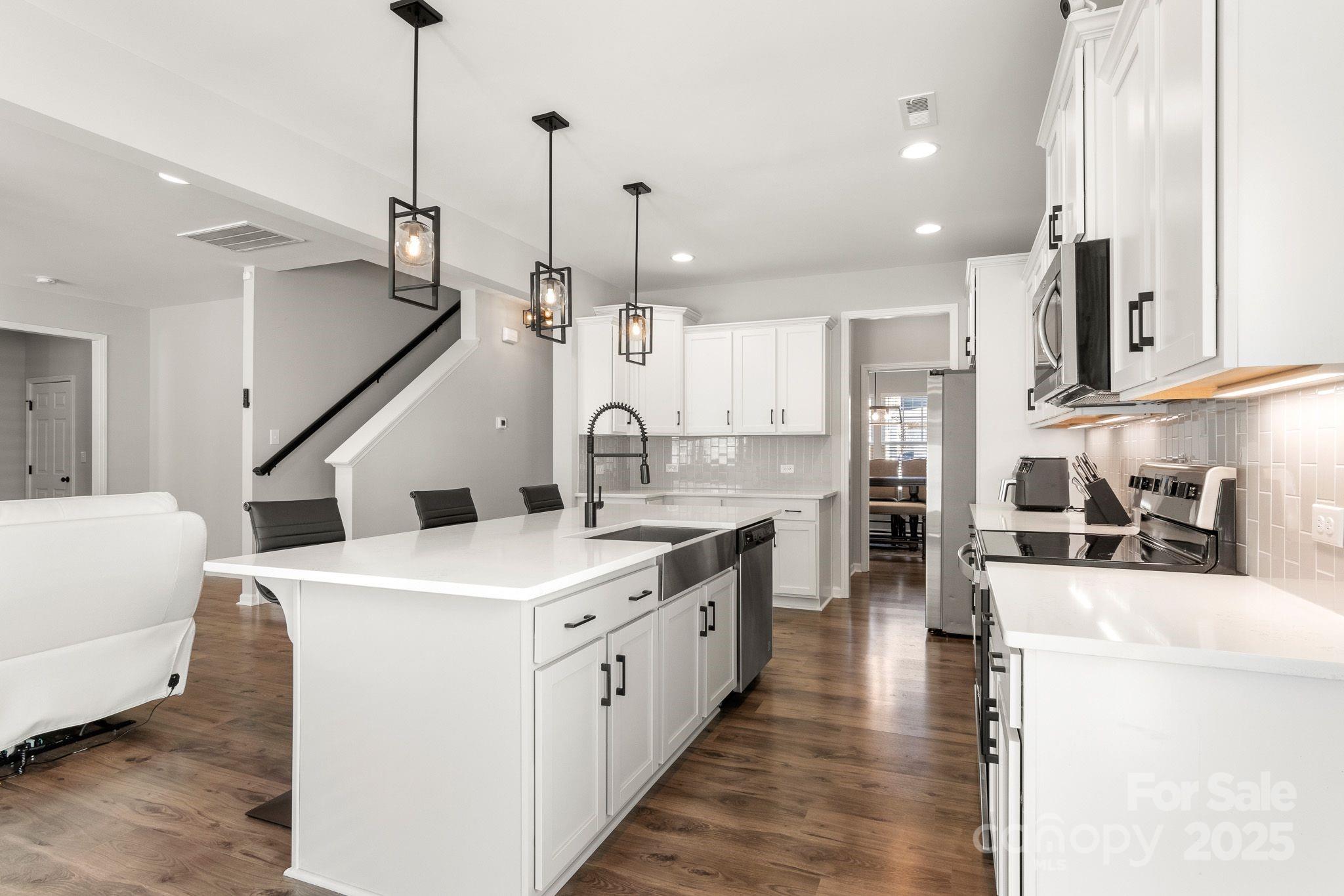 838 Foxglove Lane — York