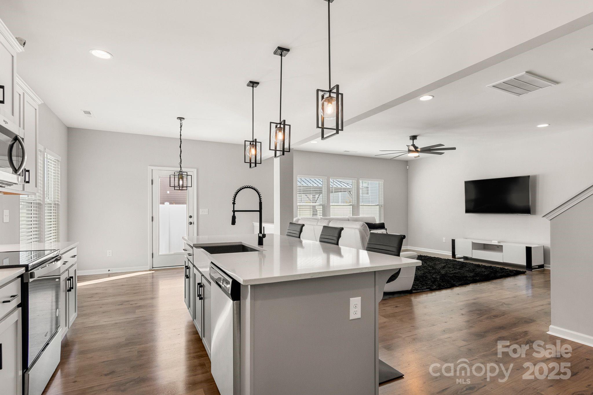 838 Foxglove Lane — York