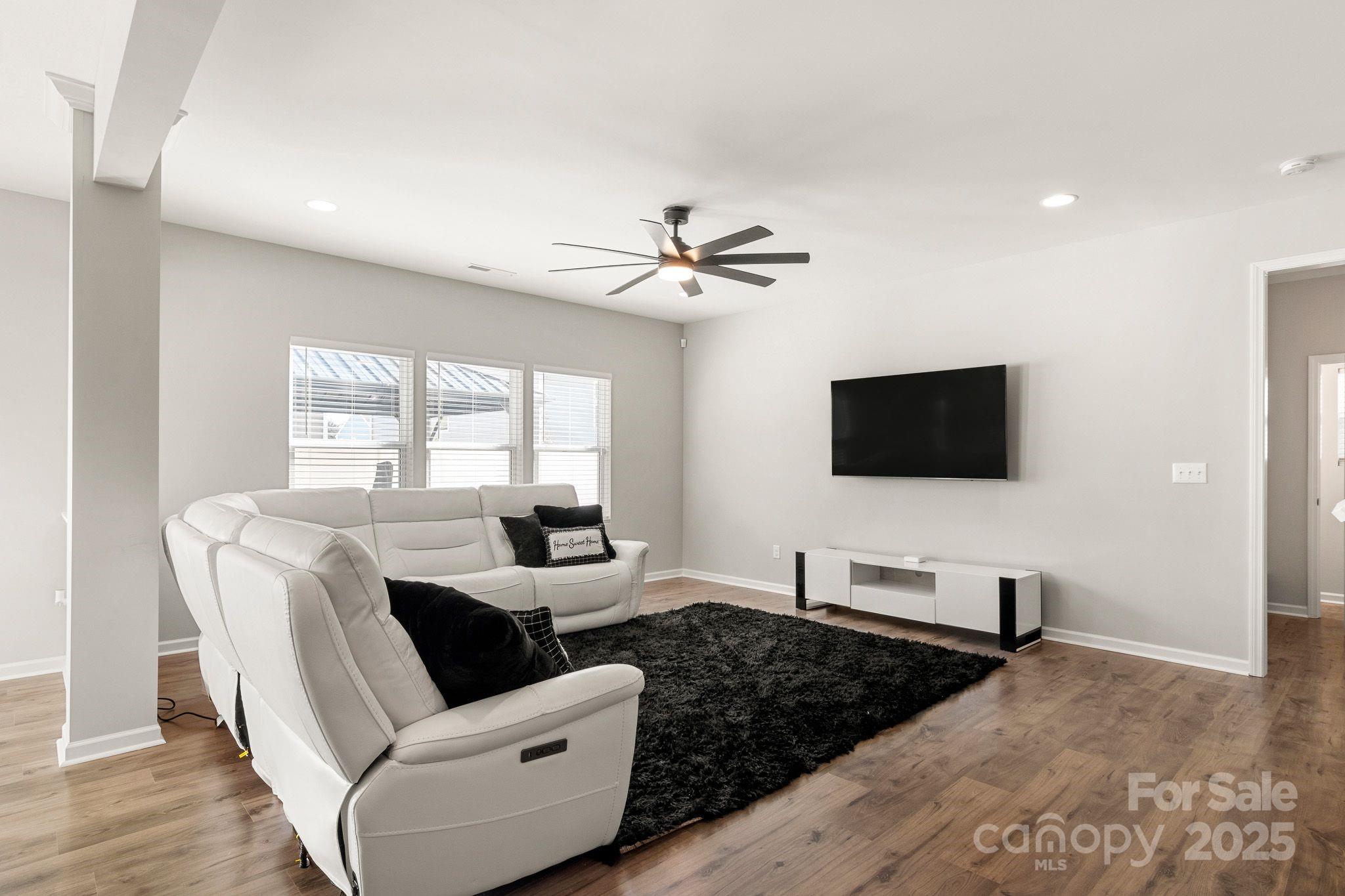 838 Foxglove Lane — York
