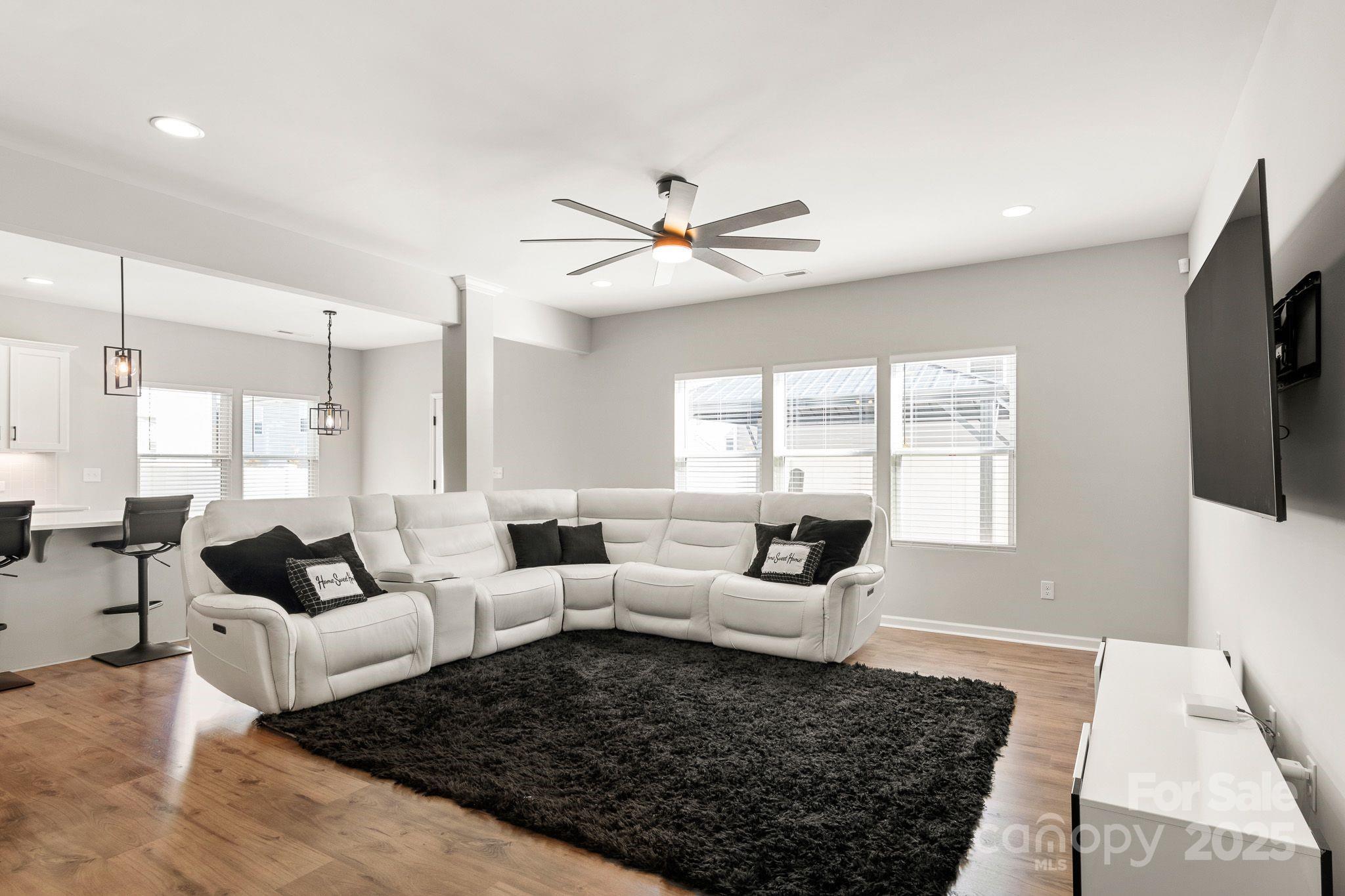 838 Foxglove Lane — York
