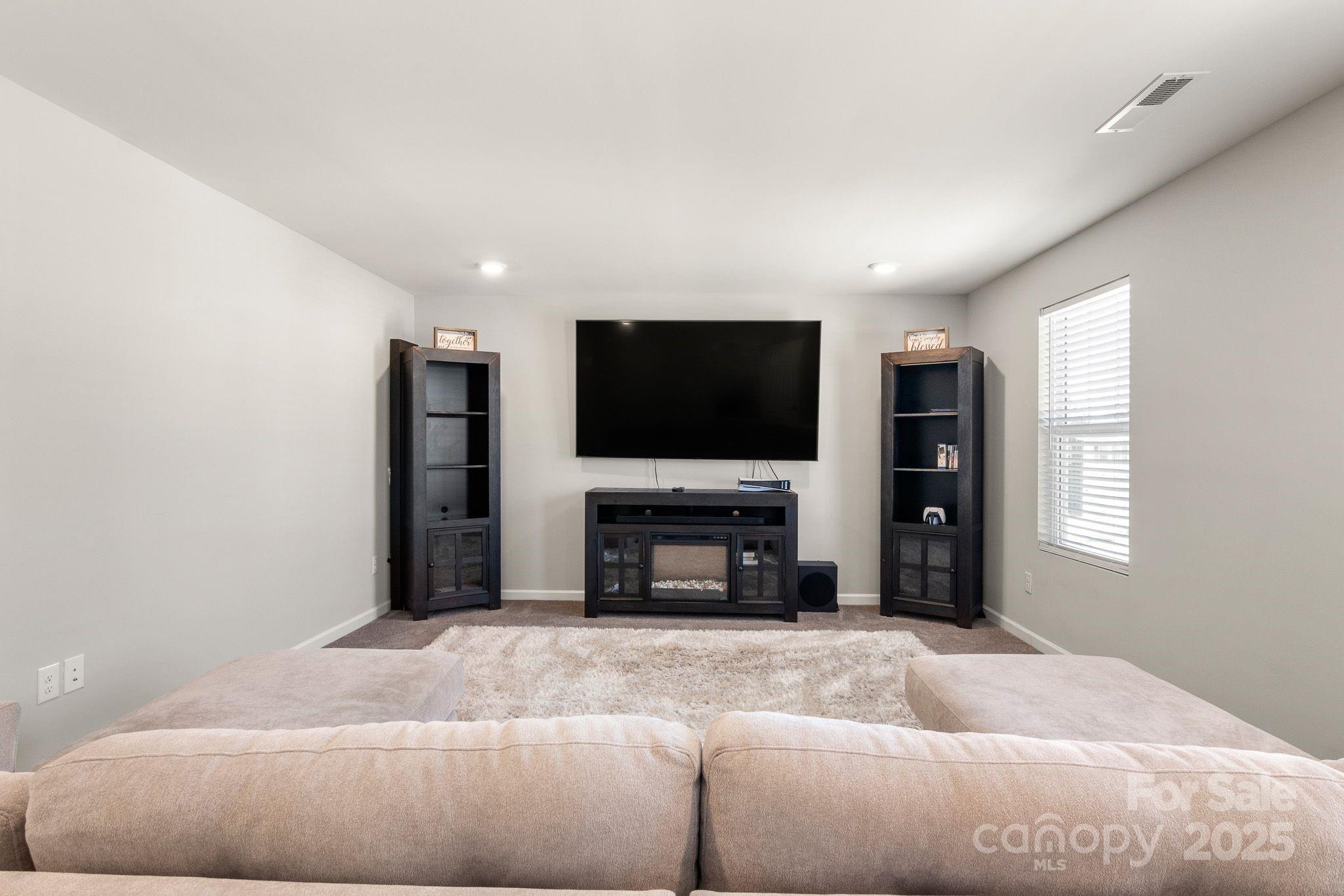 838 Foxglove Lane — York