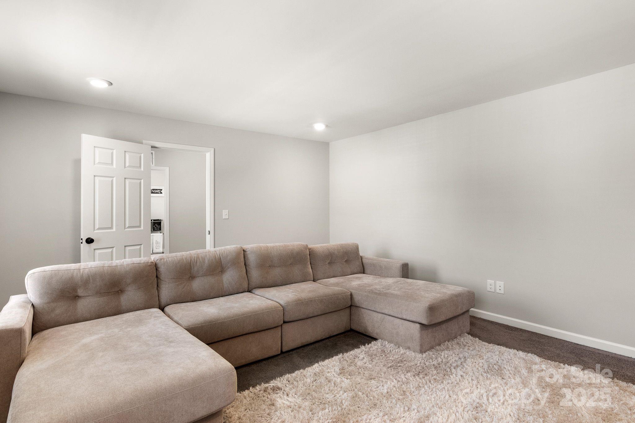 838 Foxglove Lane — York