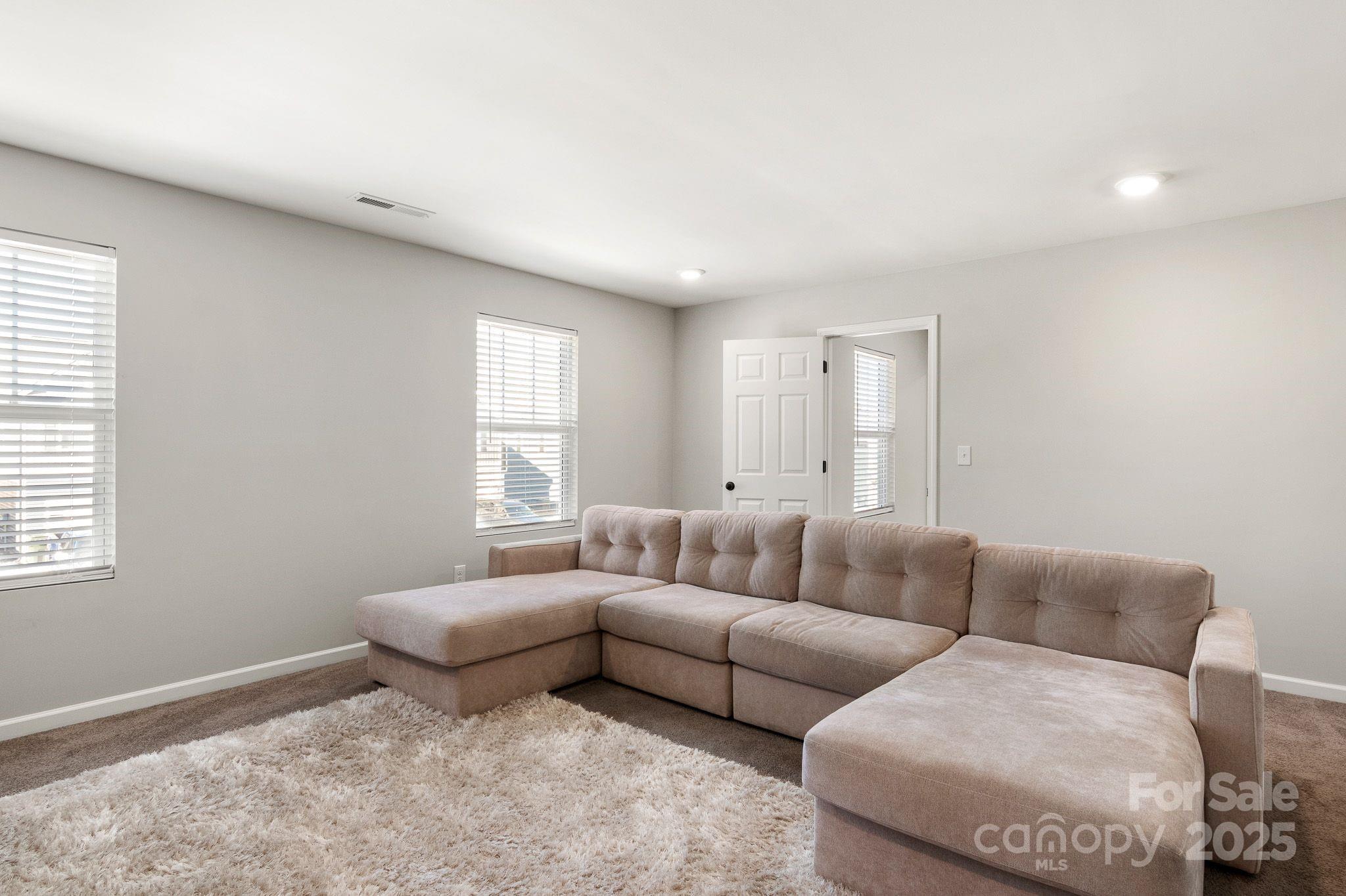 838 Foxglove Lane — York